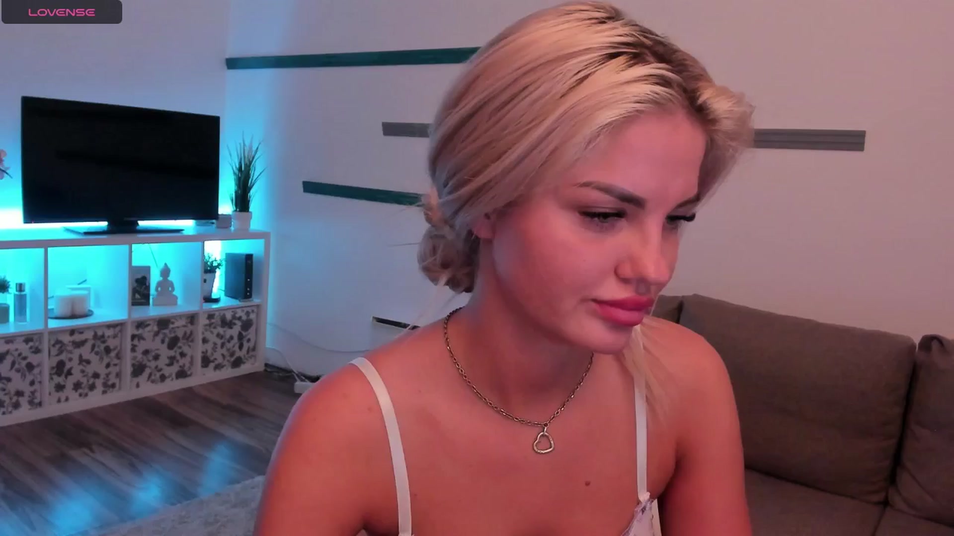 Gallery image thumbnail from NiaBlondie's myfreecams stream on, 06/23/2024, 20:26 image 19 of 20