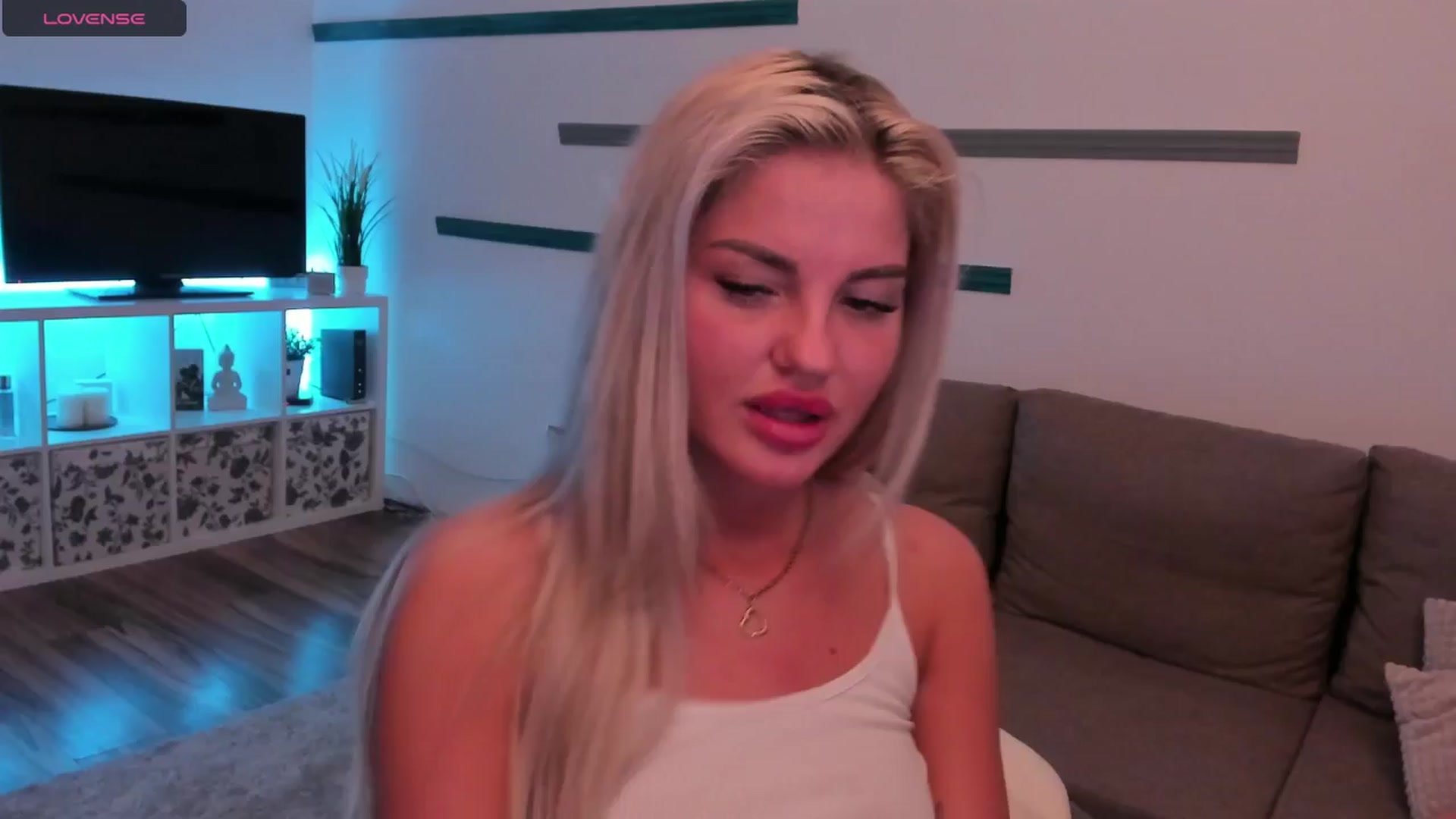 Gallery image thumbnail from NiaBlondie's myfreecams stream on, 06/25/2024, 18:46 image 15 of 20