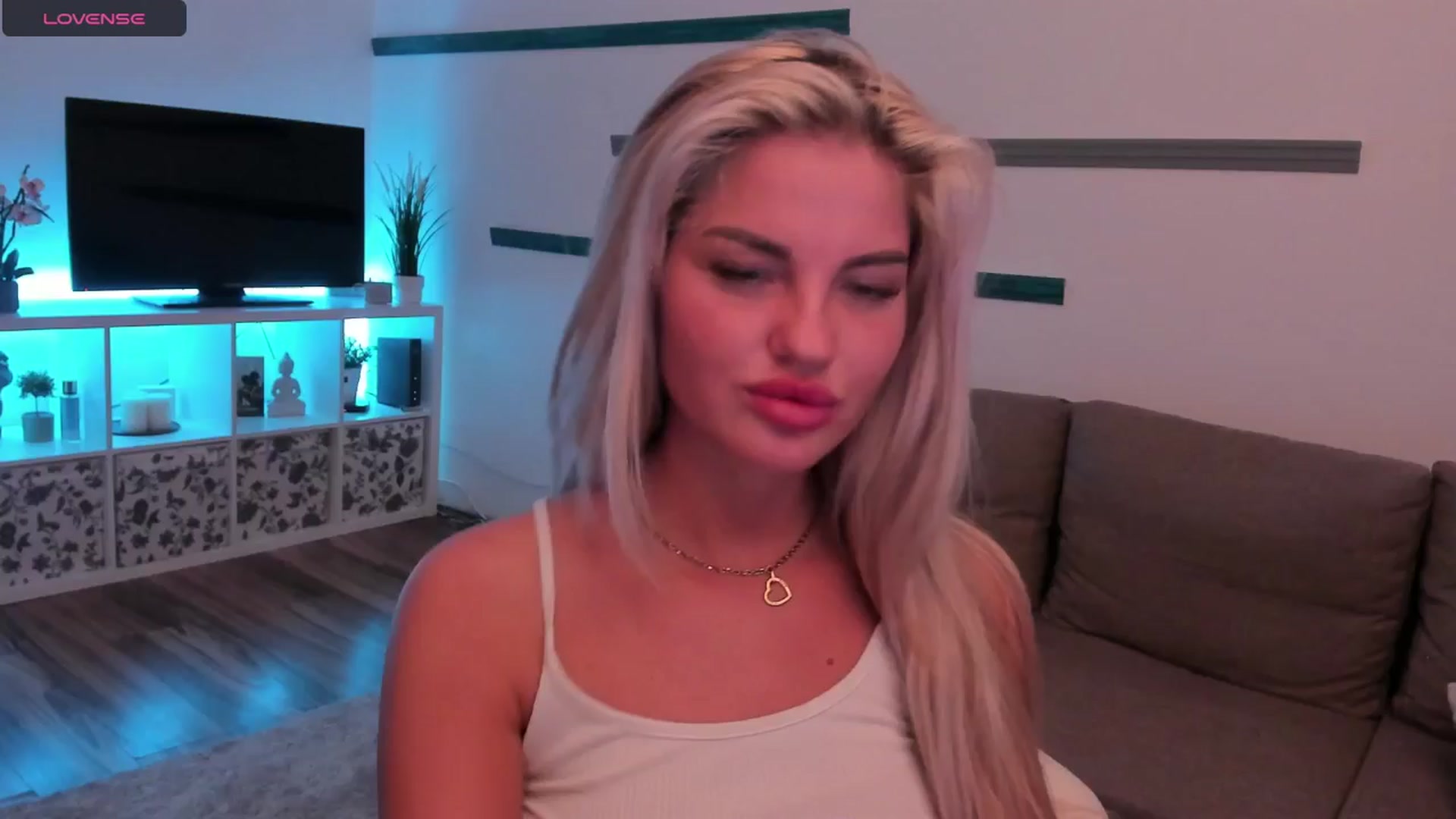 Gallery image thumbnail from NiaBlondie's myfreecams stream on, 06/25/2024, 18:46 image 2 of 20