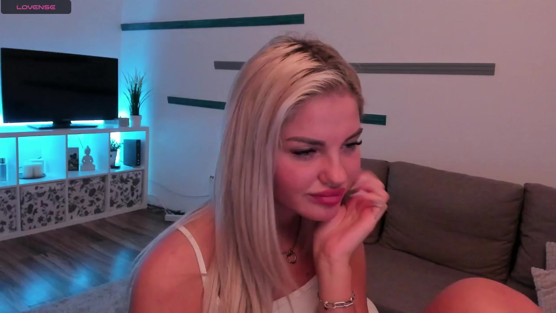 Gallery image thumbnail from NiaBlondie's myfreecams stream on, 06/25/2024, 18:46 image 7 of 20