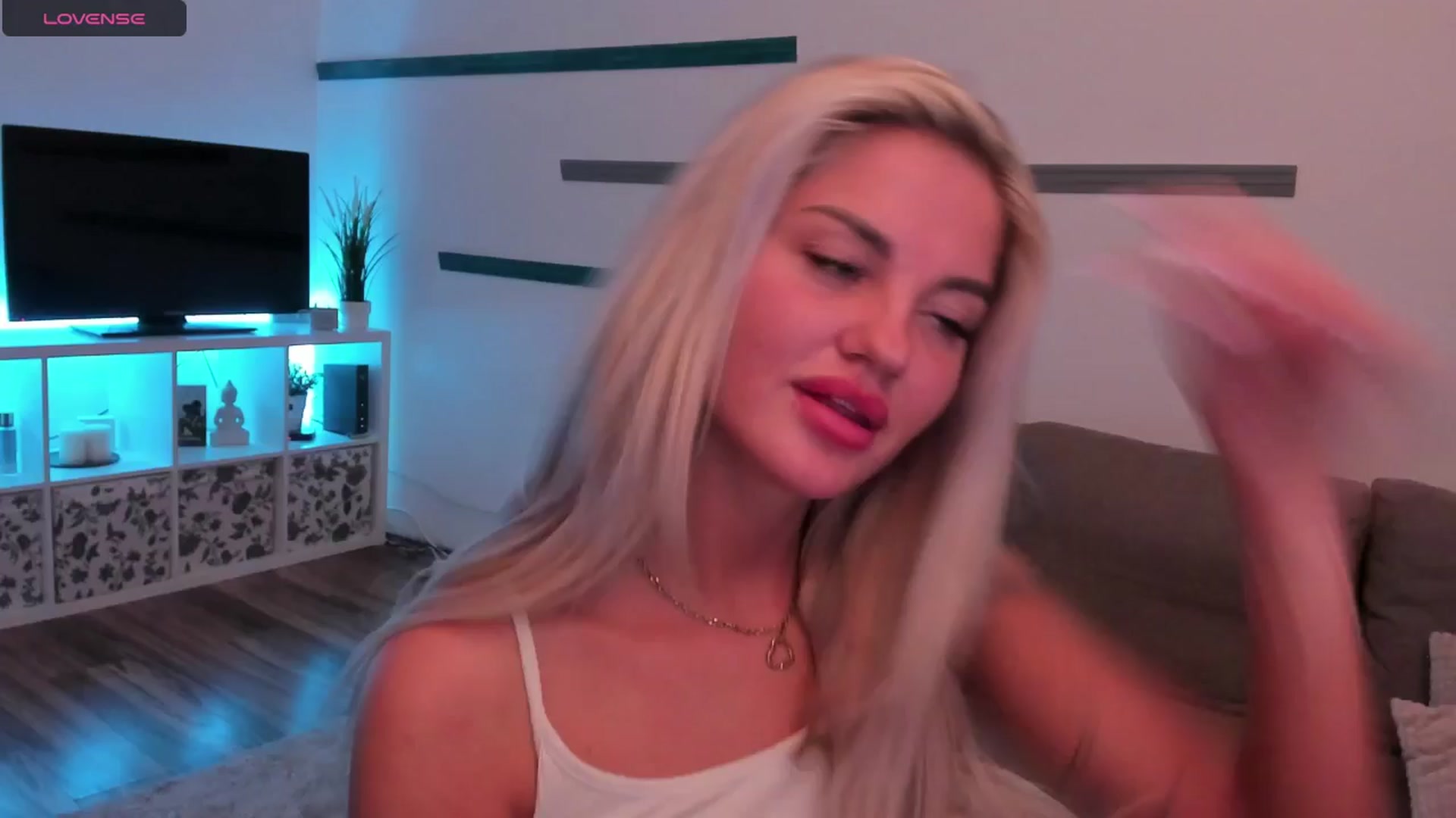 Gallery image thumbnail from NiaBlondie's myfreecams stream on, 06/25/2024, 18:46 image 4 of 20