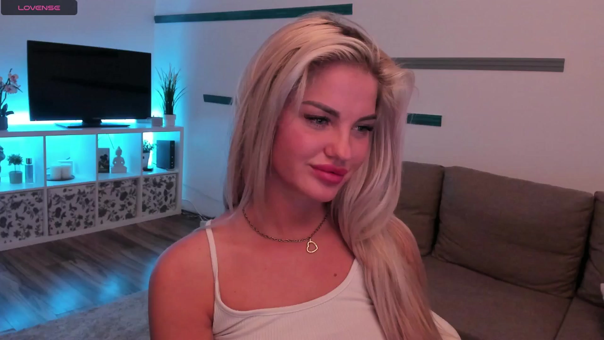 Gallery image thumbnail from NiaBlondie's myfreecams stream on, 06/25/2024, 18:46 image 1 of 20