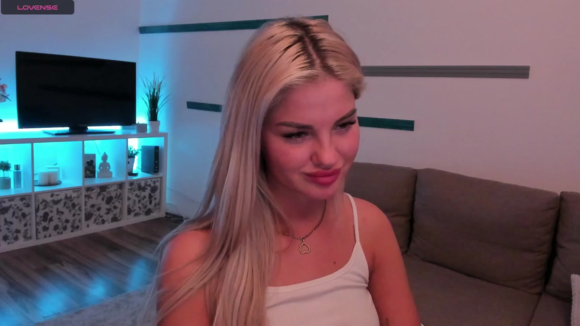 Gallery image thumbnail from NiaBlondie's myfreecams stream on, 06/25/2024, 19:49 image 17 of 20