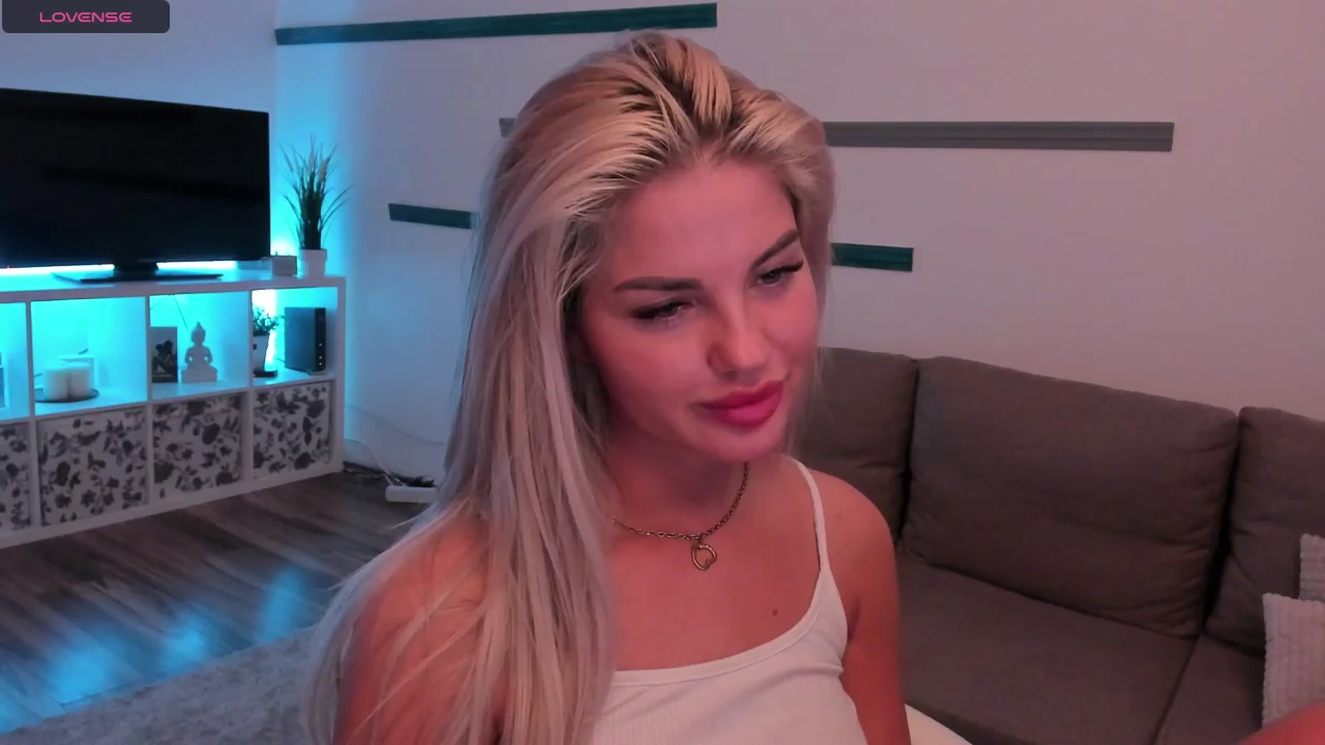 Gallery image thumbnail from NiaBlondie's myfreecams stream on, 06/25/2024, 20:27 image 18 of 20