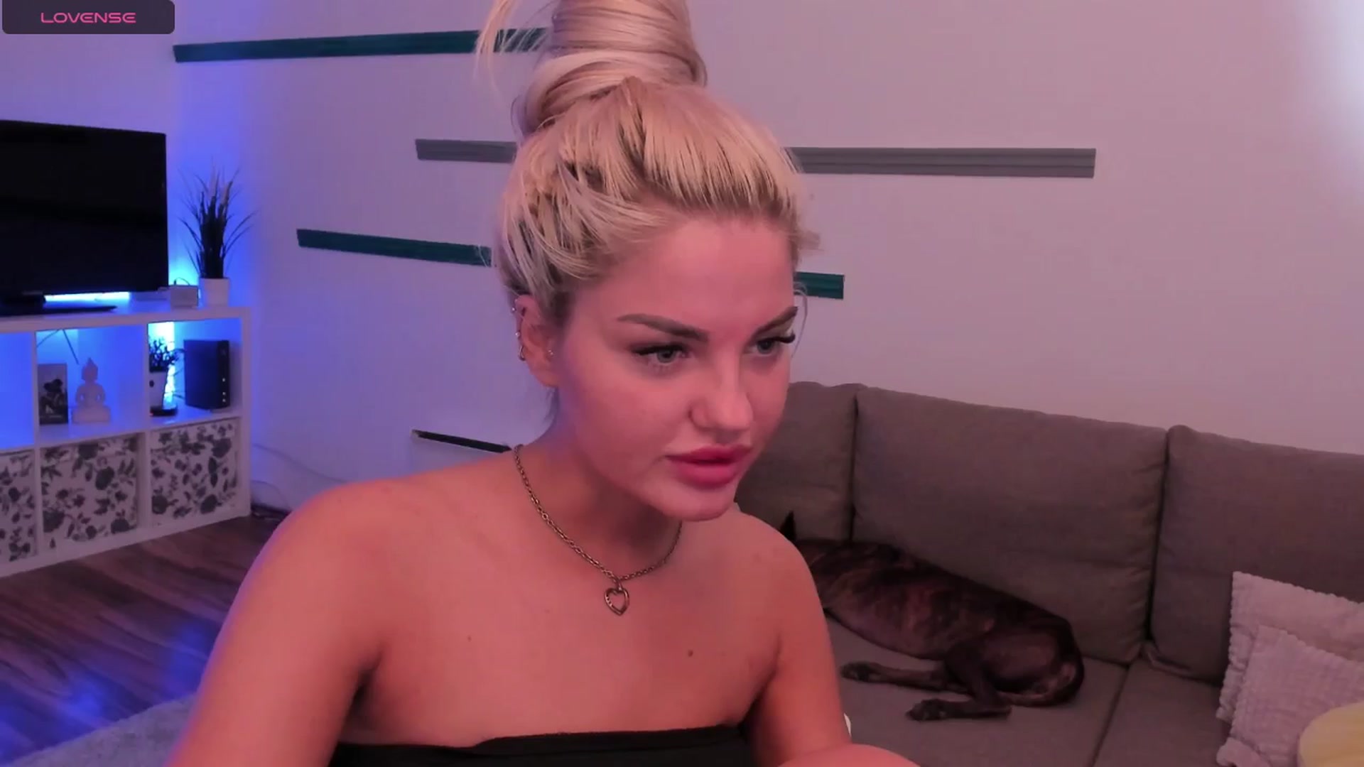 Gallery image thumbnail from NiaBlondie's myfreecams stream on, 06/26/2024, 08:31 image 19 of 20