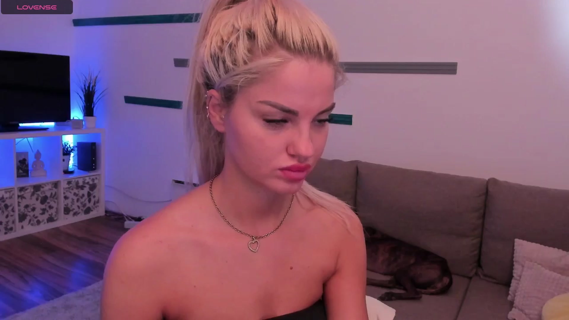 Gallery image thumbnail from NiaBlondie's myfreecams stream on, 06/26/2024, 08:31 image 10 of 20