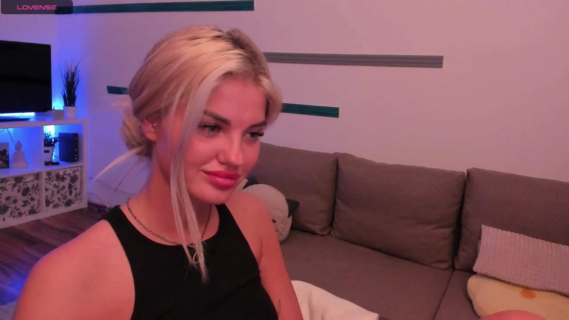 Gallery image thumbnail from NiaBlondie's myfreecams stream on, 06/27/2024, 19:42 image 9 of 20