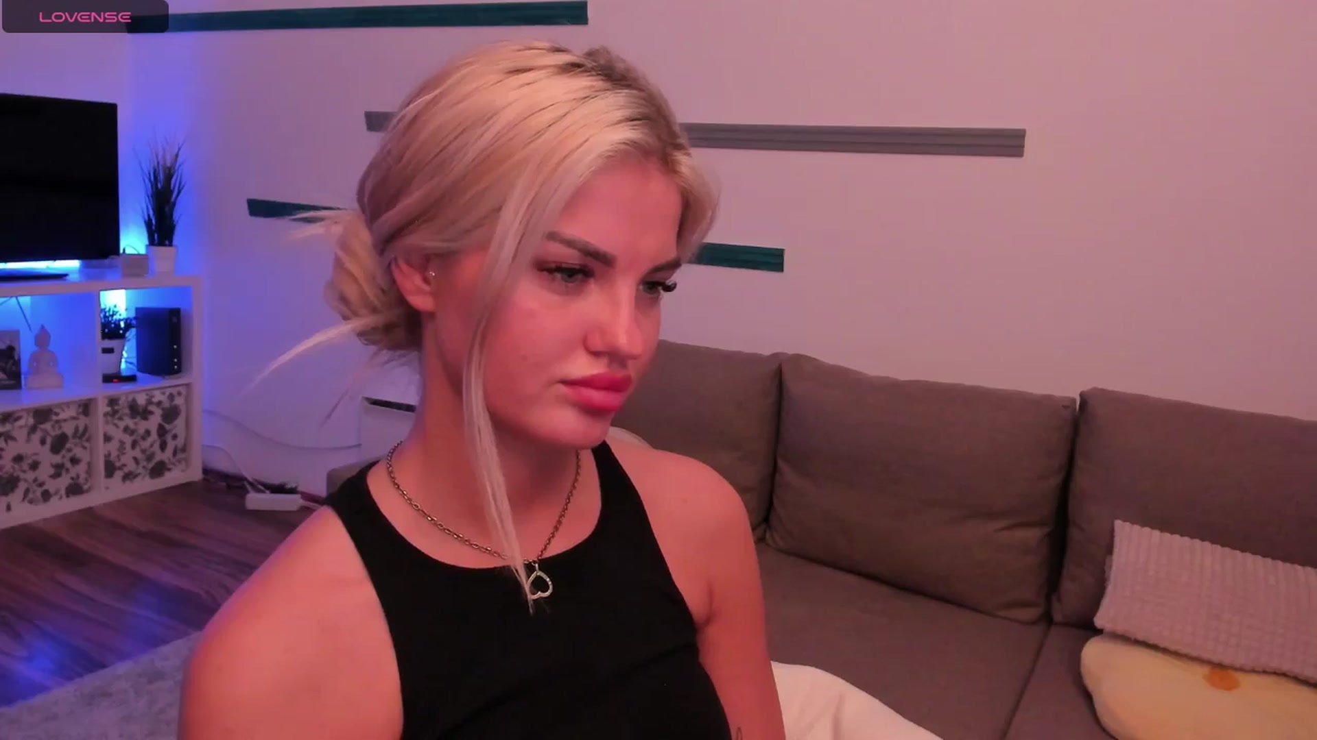 Gallery image thumbnail from NiaBlondie's myfreecams stream on, 06/27/2024, 19:42 image 6 of 20