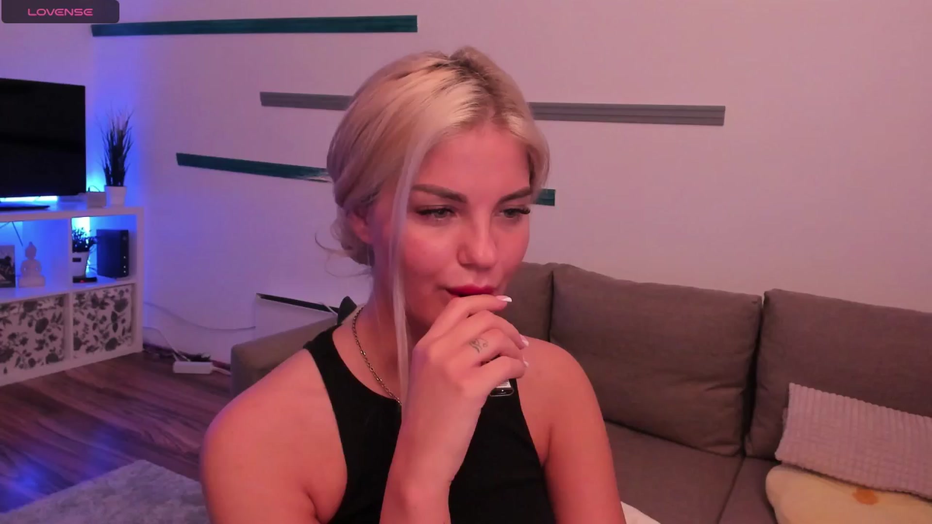 Gallery image thumbnail from NiaBlondie's myfreecams stream on, 06/27/2024, 19:42 image 1 of 20