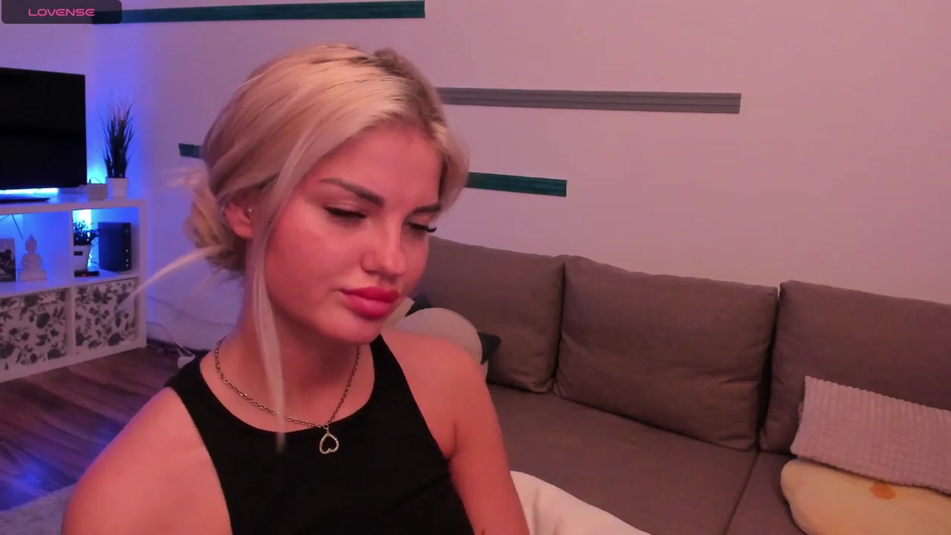 Gallery image thumbnail from NiaBlondie's myfreecams stream on, 06/27/2024, 19:42 image 7 of 20