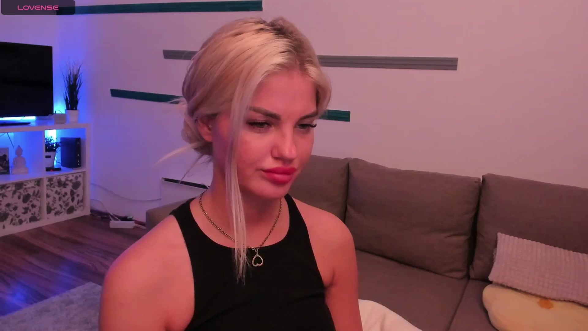 Gallery image thumbnail from NiaBlondie's myfreecams stream on, 06/27/2024, 19:42 image 5 of 20
