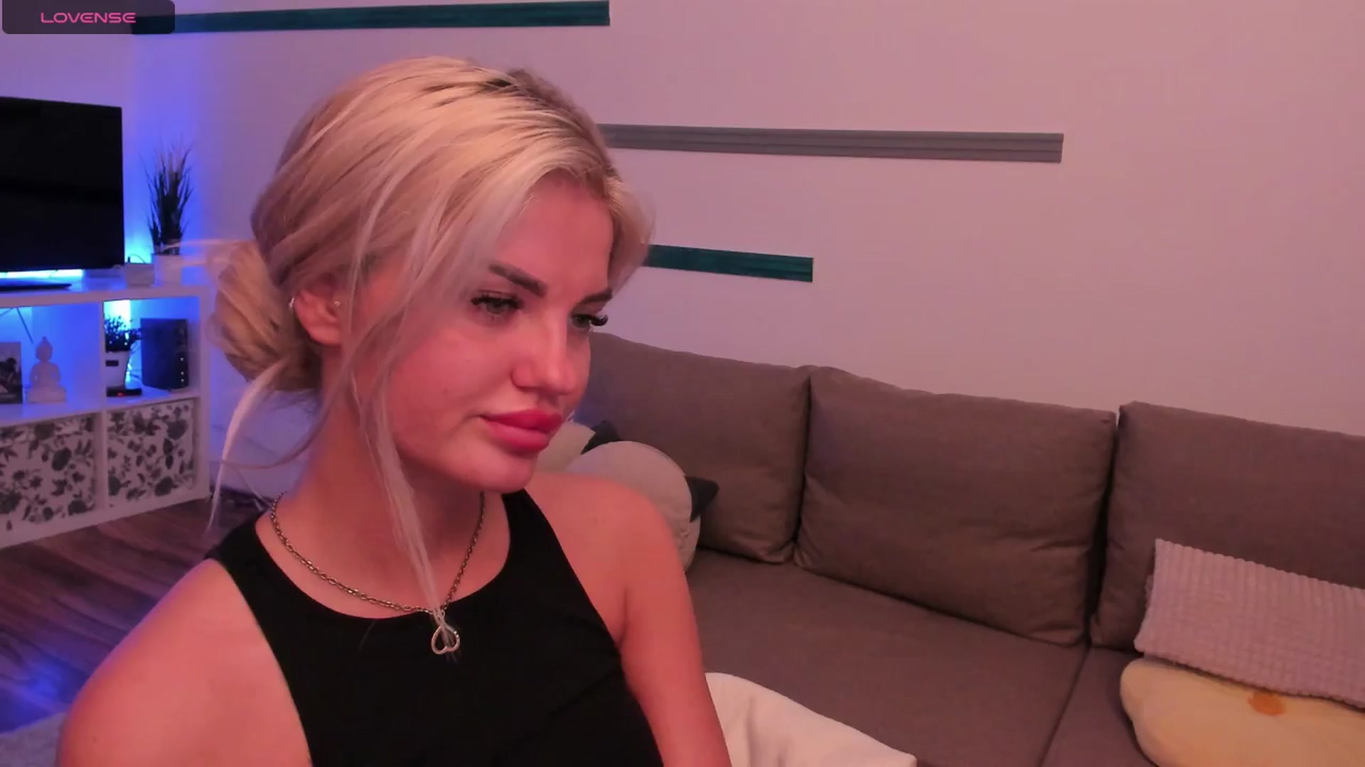 Gallery image thumbnail from NiaBlondie's myfreecams stream on, 06/27/2024, 19:42 image 8 of 20