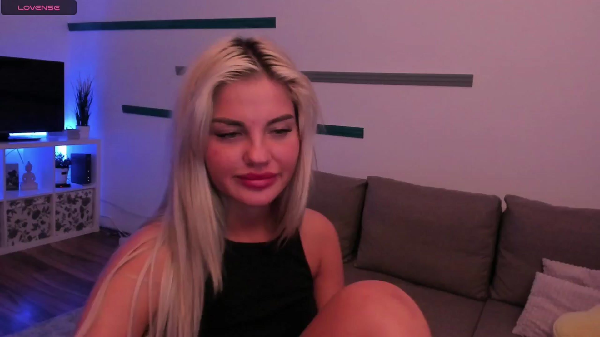 Gallery image thumbnail from NiaBlondie's myfreecams stream on, 06/30/2024, 22:08 image 10 of 20