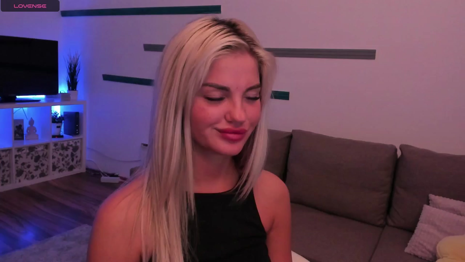 Gallery image thumbnail from NiaBlondie's myfreecams stream on, 06/30/2024, 22:08 image 12 of 20