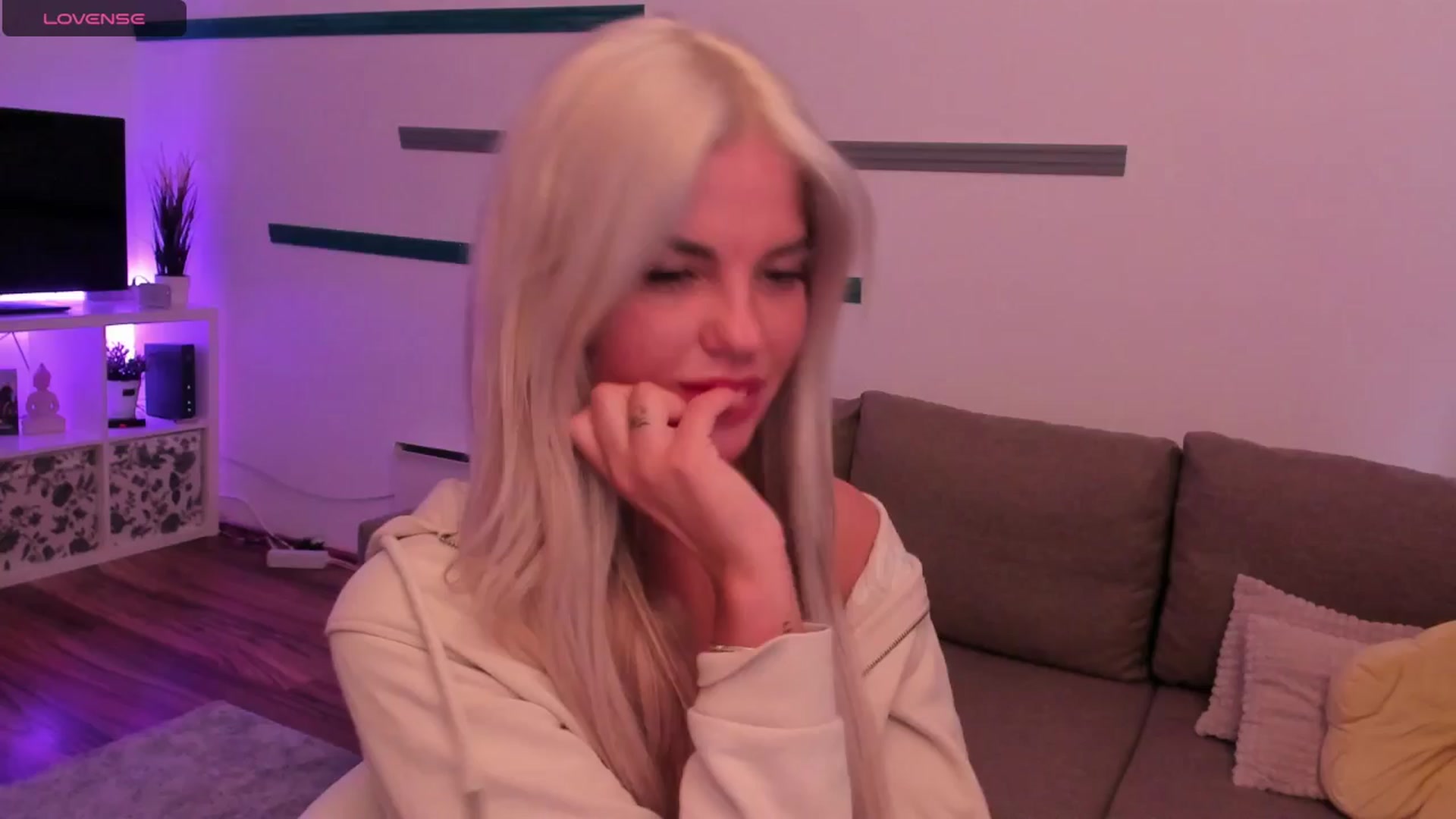 Gallery image thumbnail from NiaBlondie's myfreecams stream on, 07/01/2024, 19:27 image 4 of 20