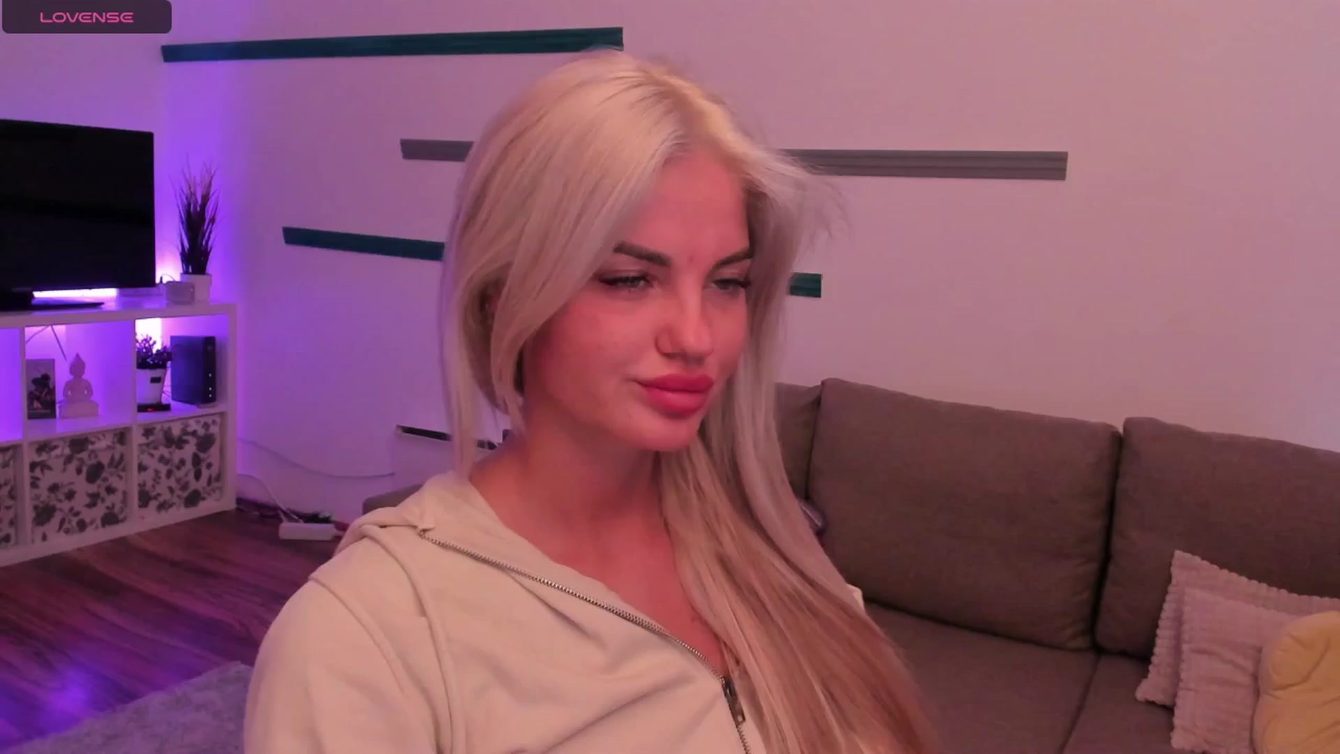Gallery image thumbnail from NiaBlondie's myfreecams stream on, 07/01/2024, 19:27 image 3 of 20