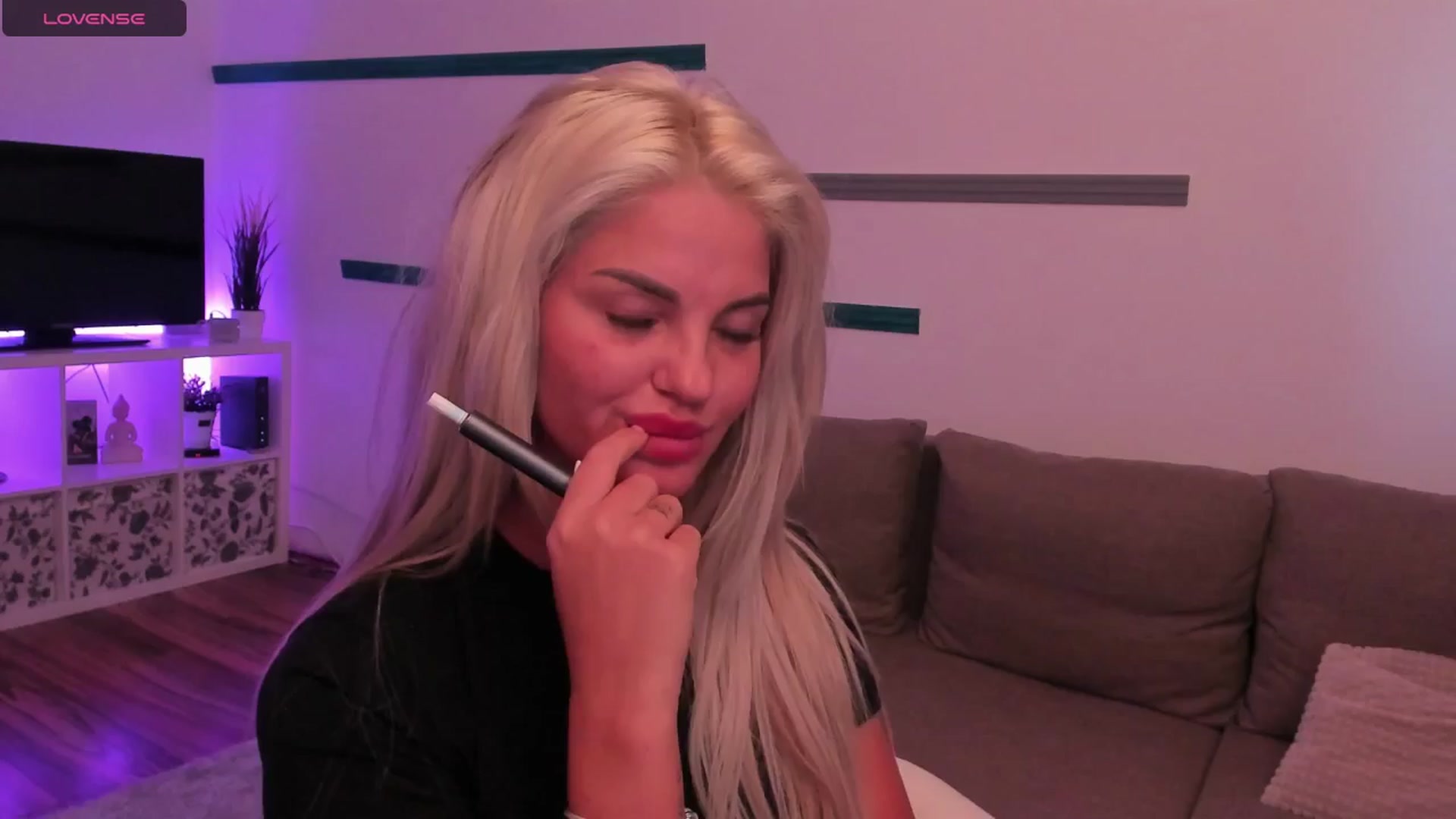 Gallery image thumbnail from NiaBlondie's myfreecams stream on, 07/09/2024, 17:33 image 3 of 20