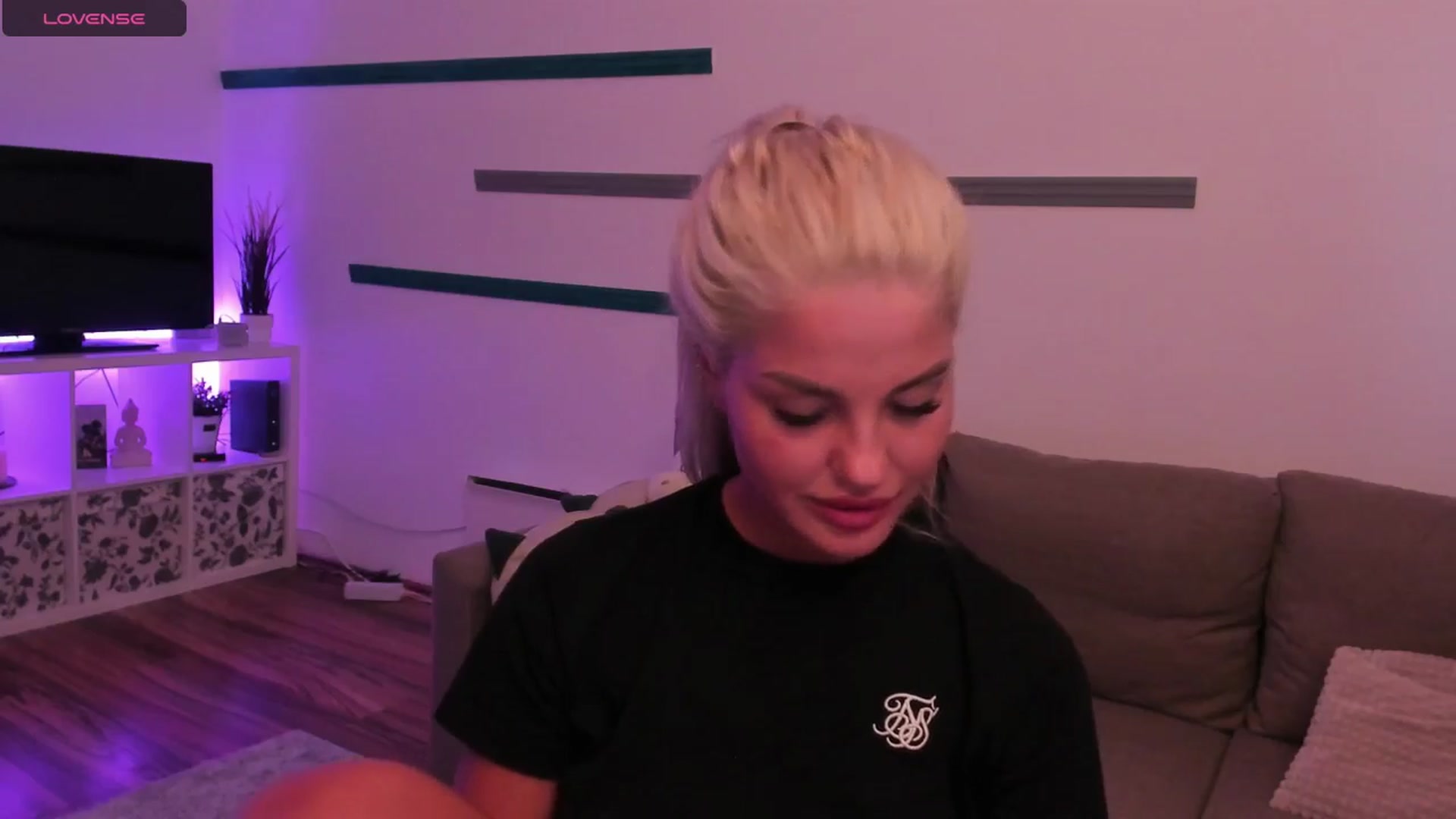Gallery image thumbnail from NiaBlondie's myfreecams stream on, 07/09/2024, 19:05 image 5 of 20