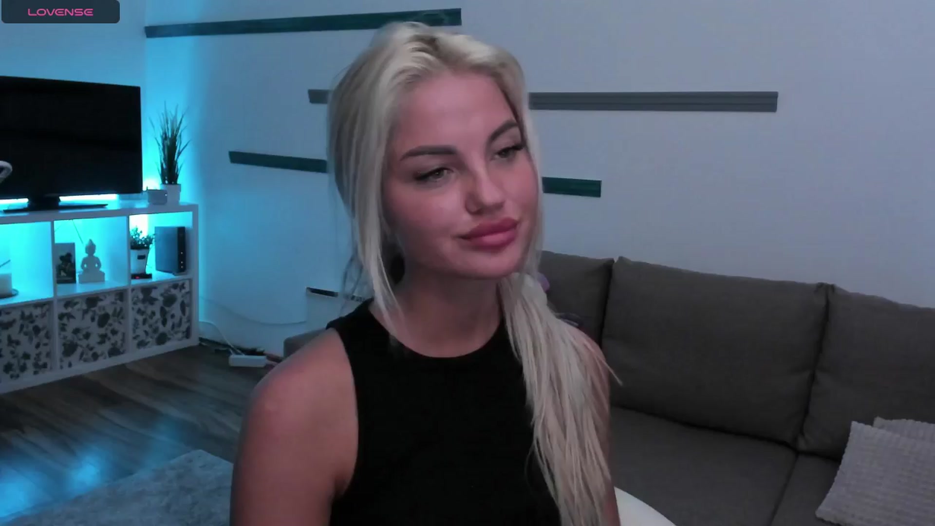 Gallery image thumbnail from NiaBlondie's myfreecams stream on, 07/14/2024, 18:25 image 10 of 20