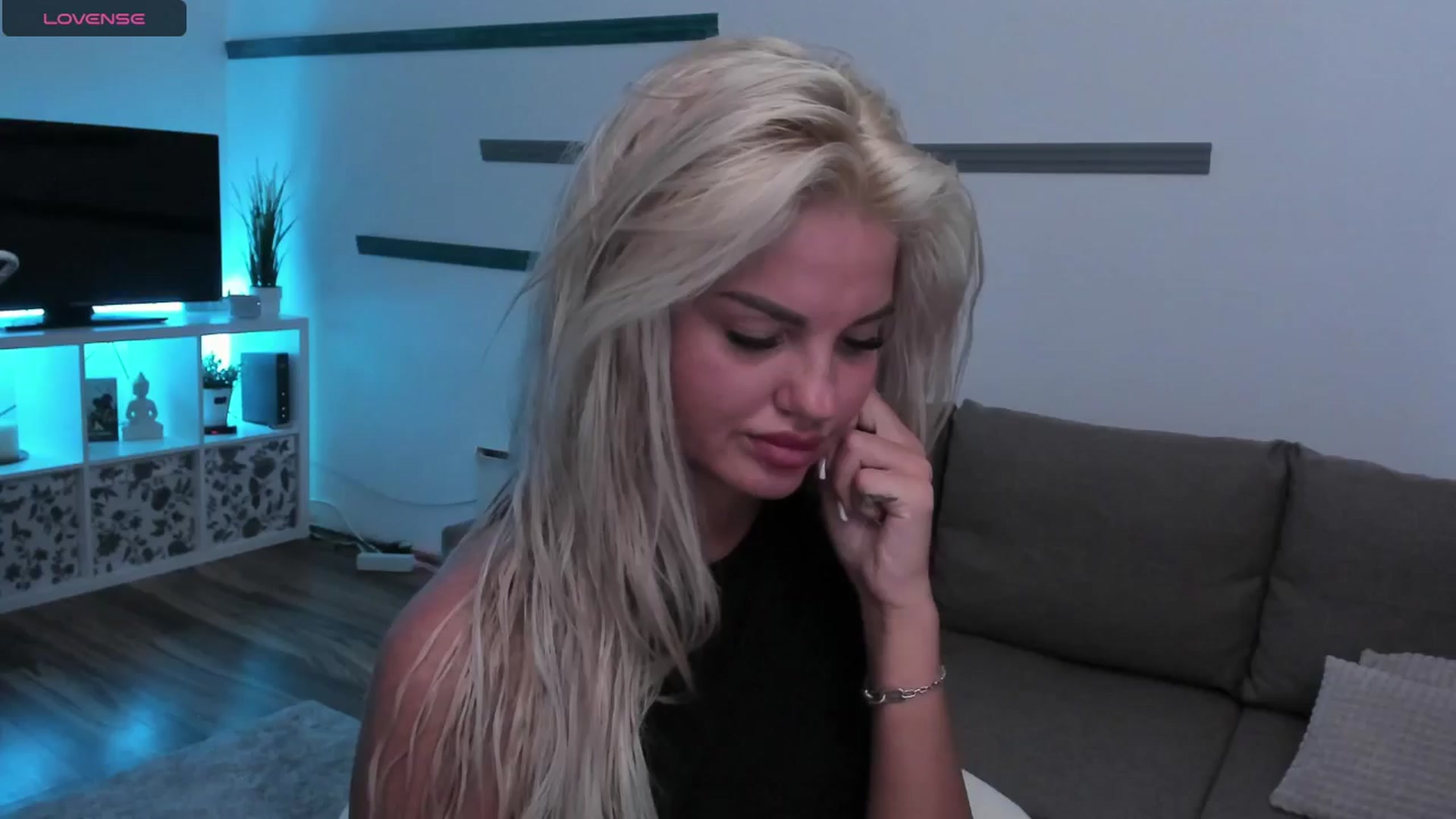 Gallery image thumbnail from NiaBlondie's myfreecams stream on, 07/14/2024, 18:25 image 9 of 20