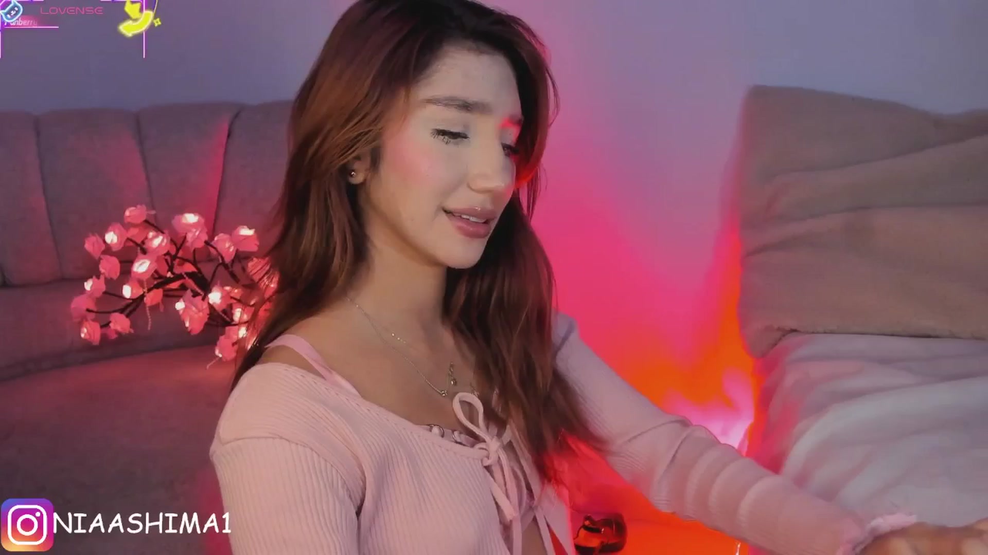 Gallery image thumbnail from NiaVelvet's myfreecams stream on, 06/20/2025, 18:04 image 11 of 20