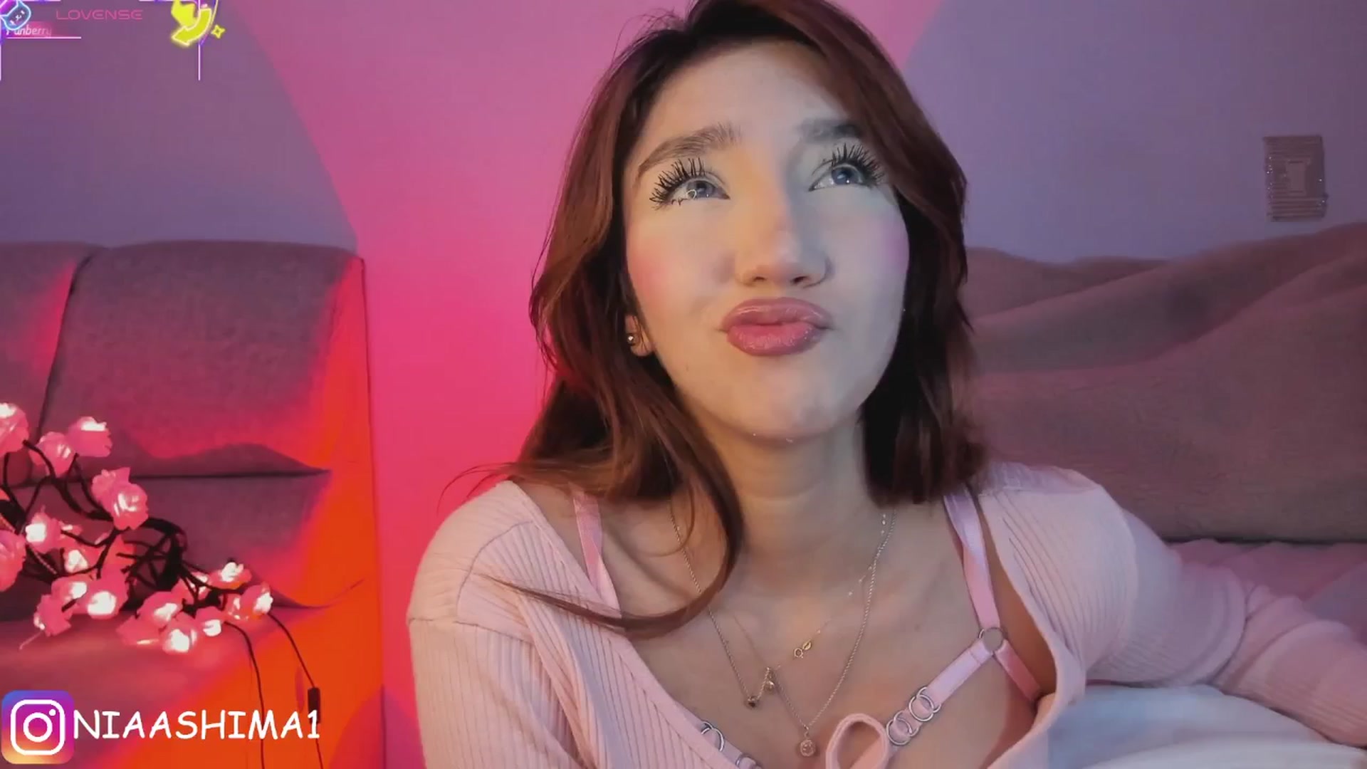 Gallery image thumbnail from NiaVelvet's myfreecams stream on, 06/20/2025, 18:04 image 9 of 20