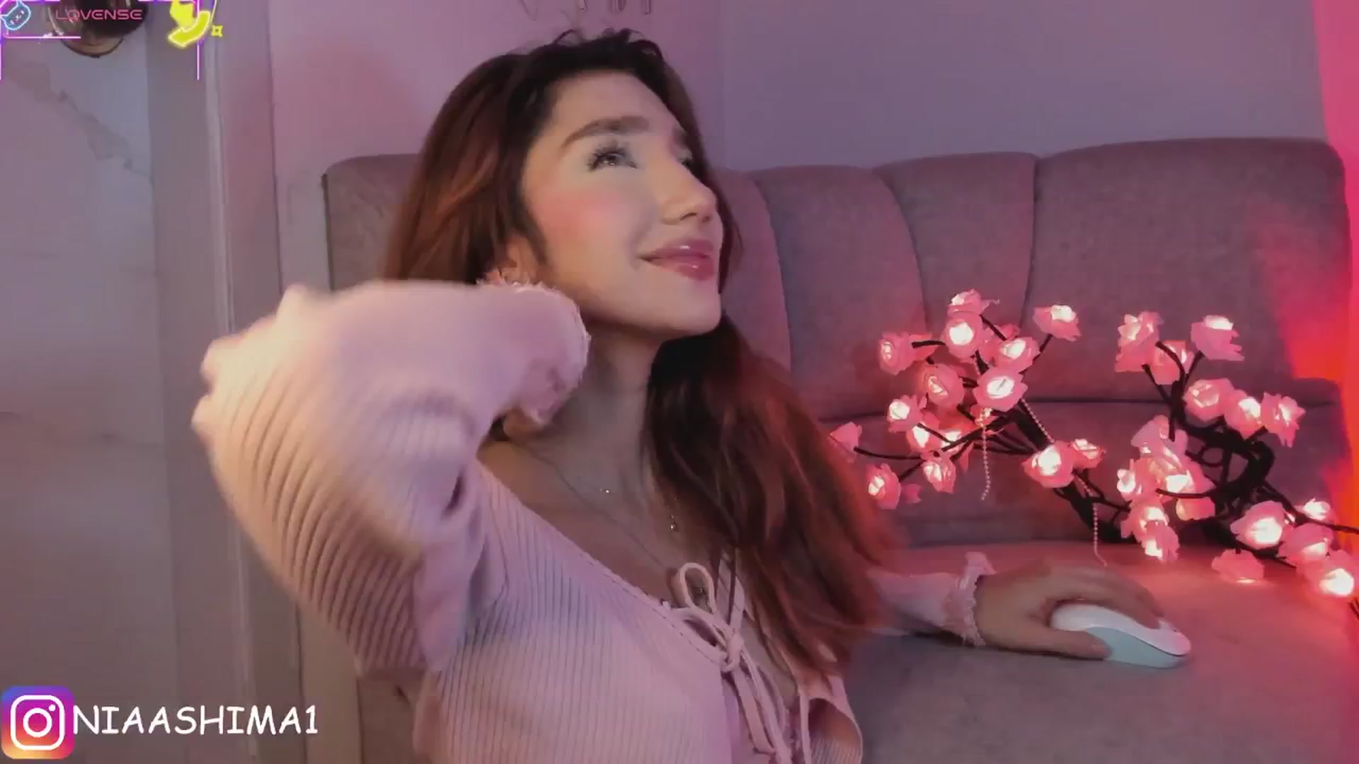 Gallery image thumbnail from NiaVelvet's myfreecams stream on, 06/20/2025, 18:04 image 4 of 20