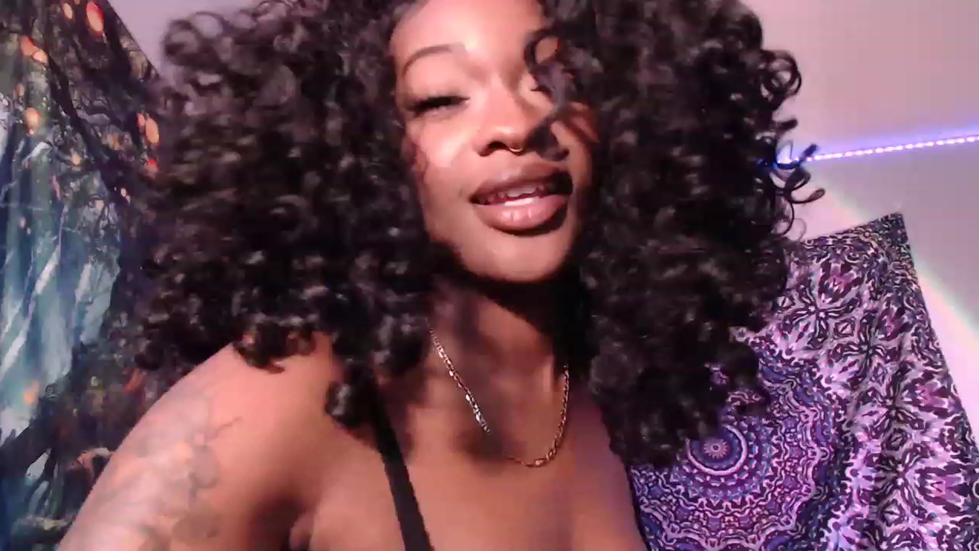 Gallery image thumbnail from Nia_Longlegs's myfreecams stream on, 12/06/2022, 22:40 image 8 of 20