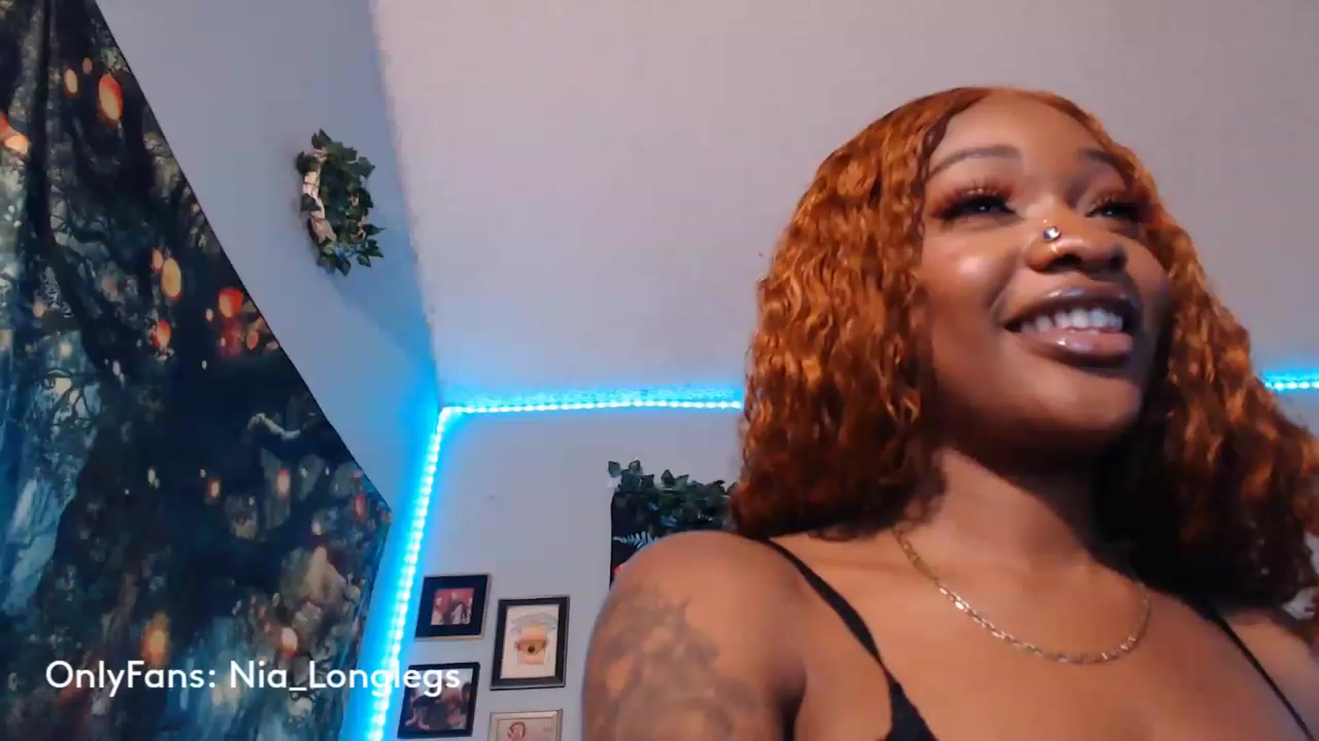 Gallery image thumbnail from Nia_Longlegs's myfreecams stream on, 05/19/2023, 03:20 image 6 of 20