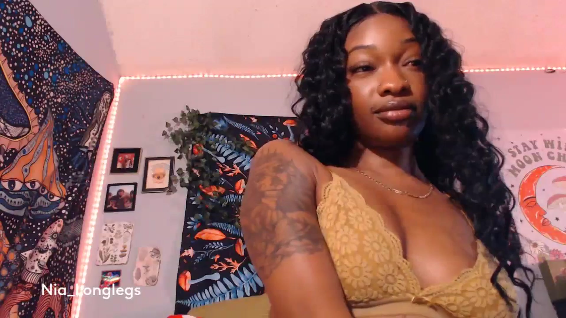 Gallery image thumbnail from Nia_Longlegs's myfreecams stream on, 03/27/2024, 20:21 image 6 of 20