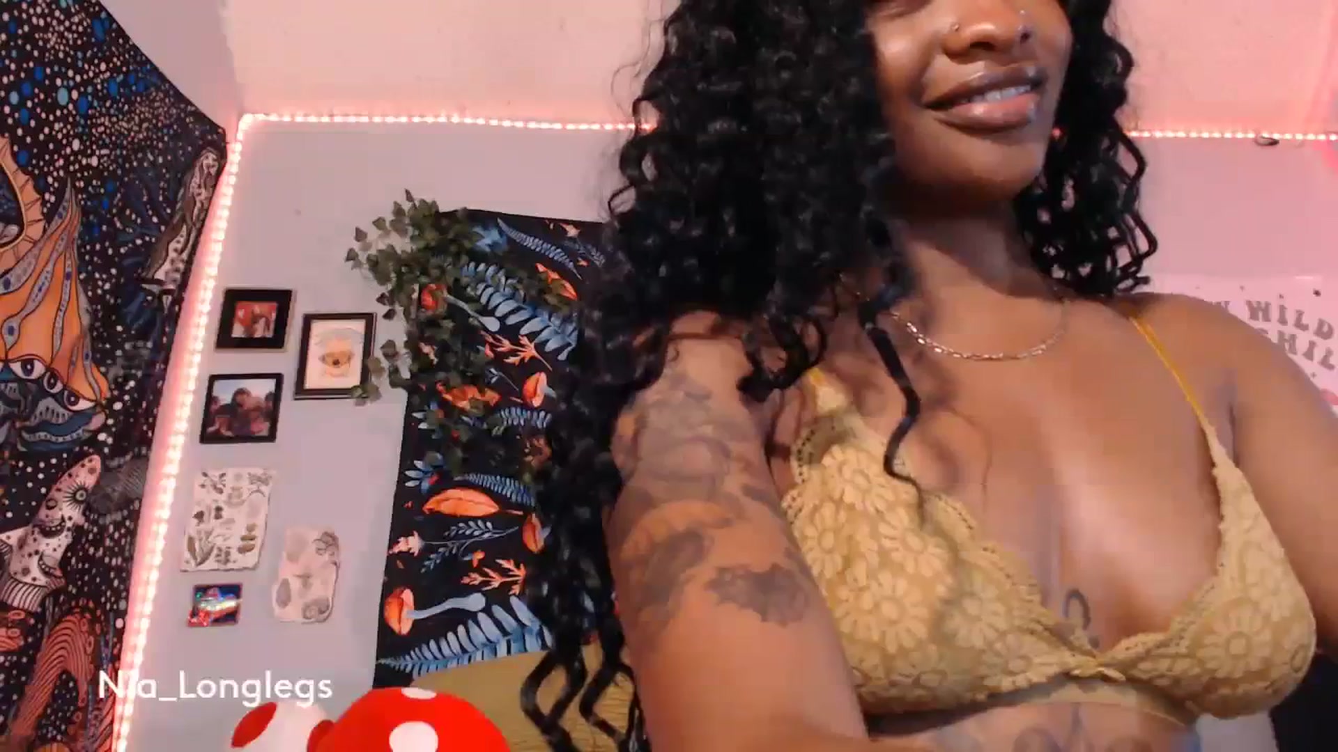 Gallery image thumbnail from Nia_Longlegs's myfreecams stream on, 03/27/2024, 20:21 image 12 of 20