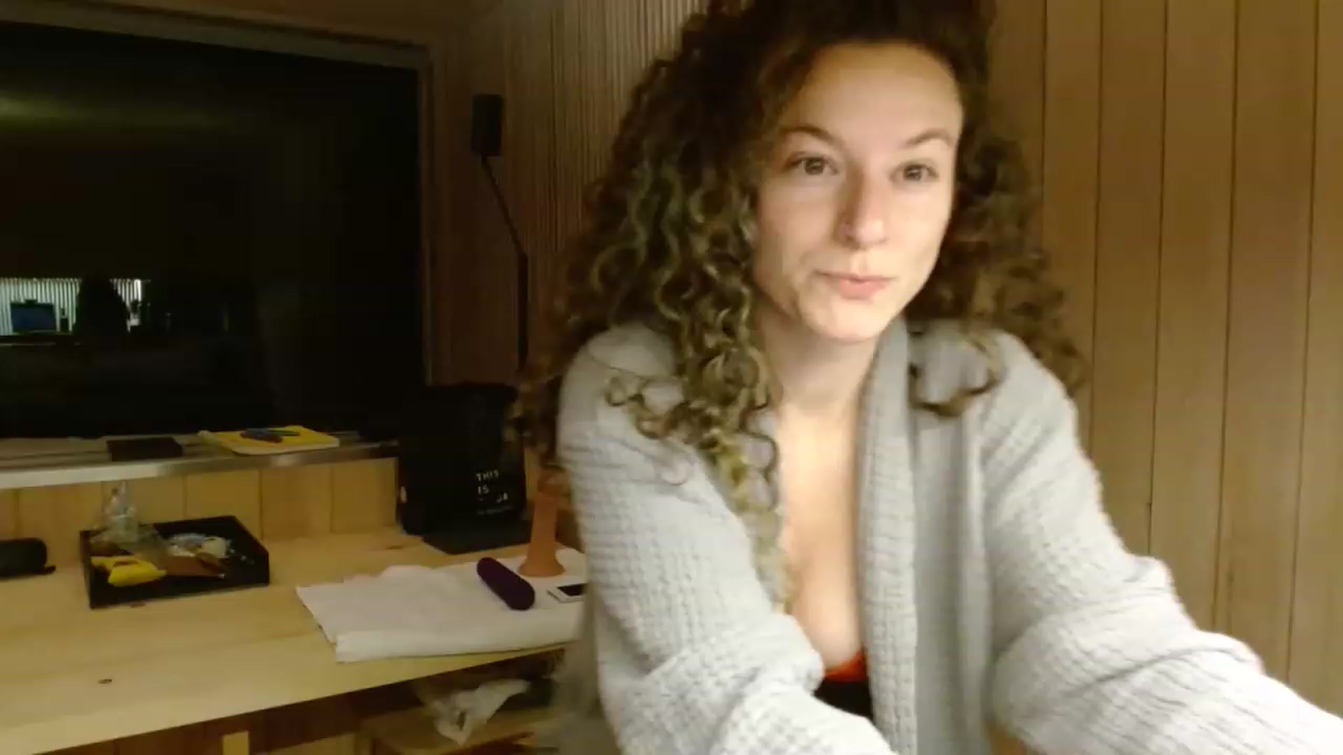 Gallery image thumbnail from Nice2Touch's myfreecams stream on, 12/19/2022, 04:01 image 4 of 20