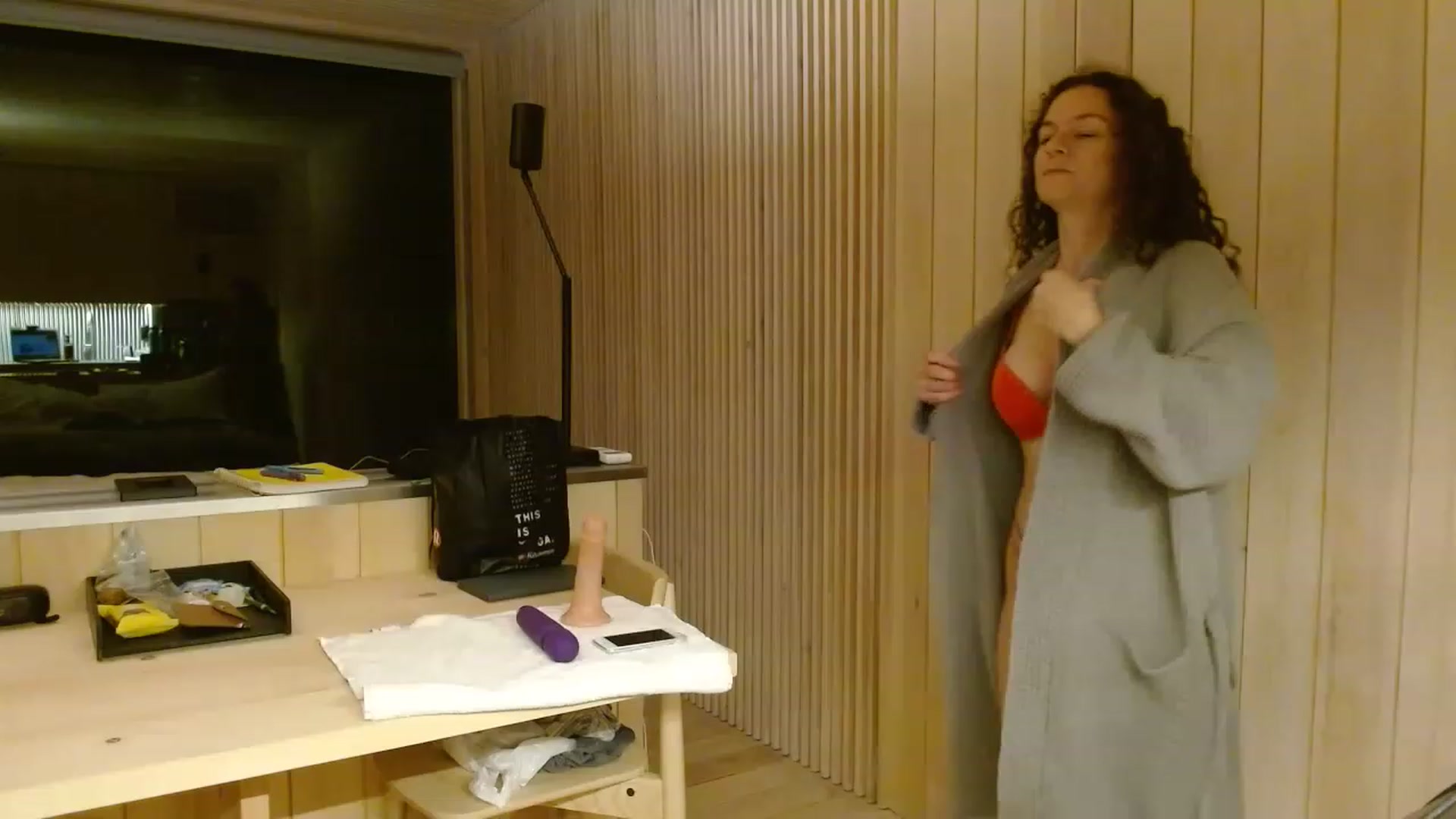 Gallery image thumbnail from Nice2Touch's myfreecams stream on, 12/19/2022, 04:01 image 3 of 20