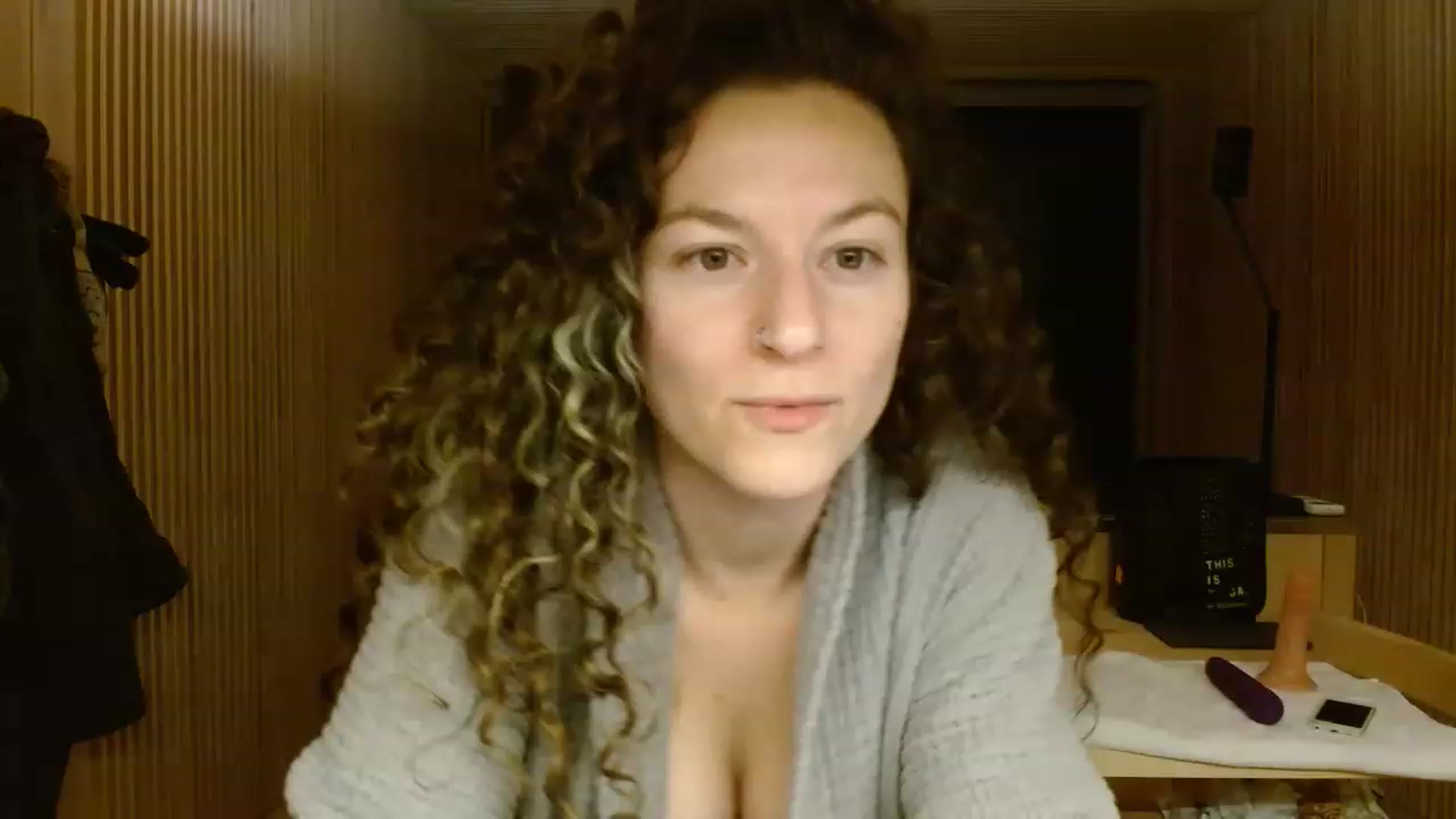 Gallery image thumbnail from Nice2Touch's myfreecams stream on, 12/19/2022, 04:01 image 1 of 20
