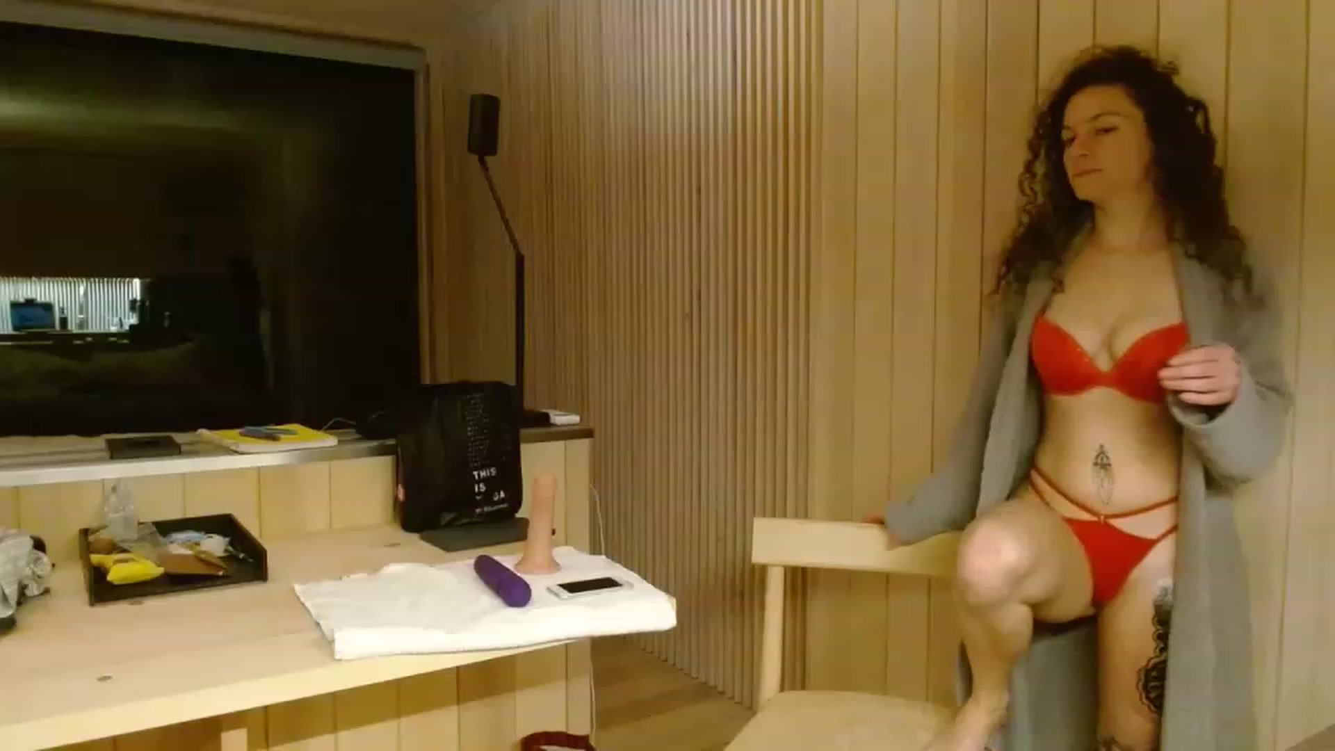 Gallery image thumbnail from Nice2Touch's myfreecams stream on, 12/19/2022, 04:01 image 5 of 20