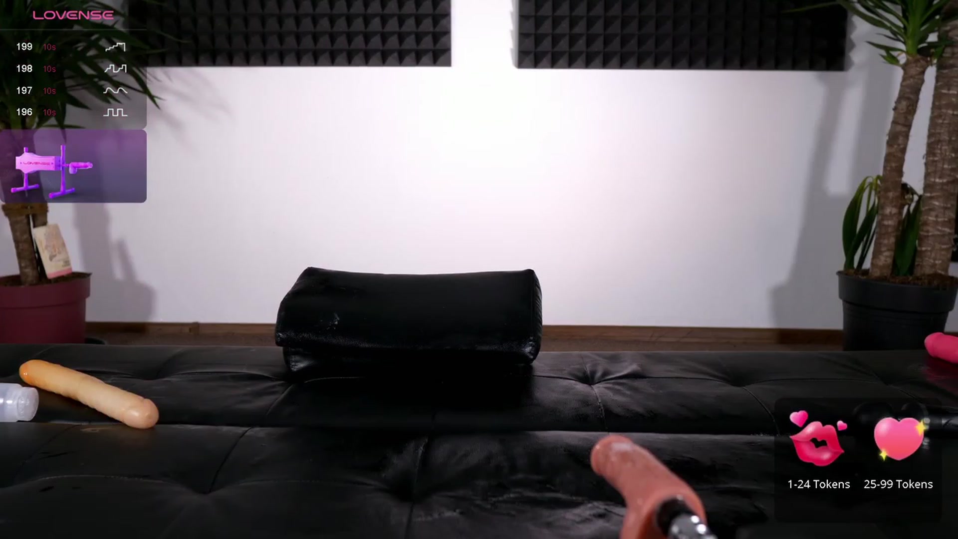 Gallery image thumbnail from NiceHotJob's myfreecams stream on, 10/04/2023, 20:36 image 15 of 20