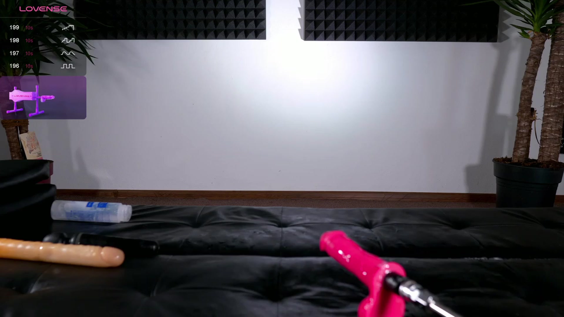 Gallery image thumbnail from NiceHotJob's myfreecams stream on, 10/17/2023, 18:42 image 12 of 20