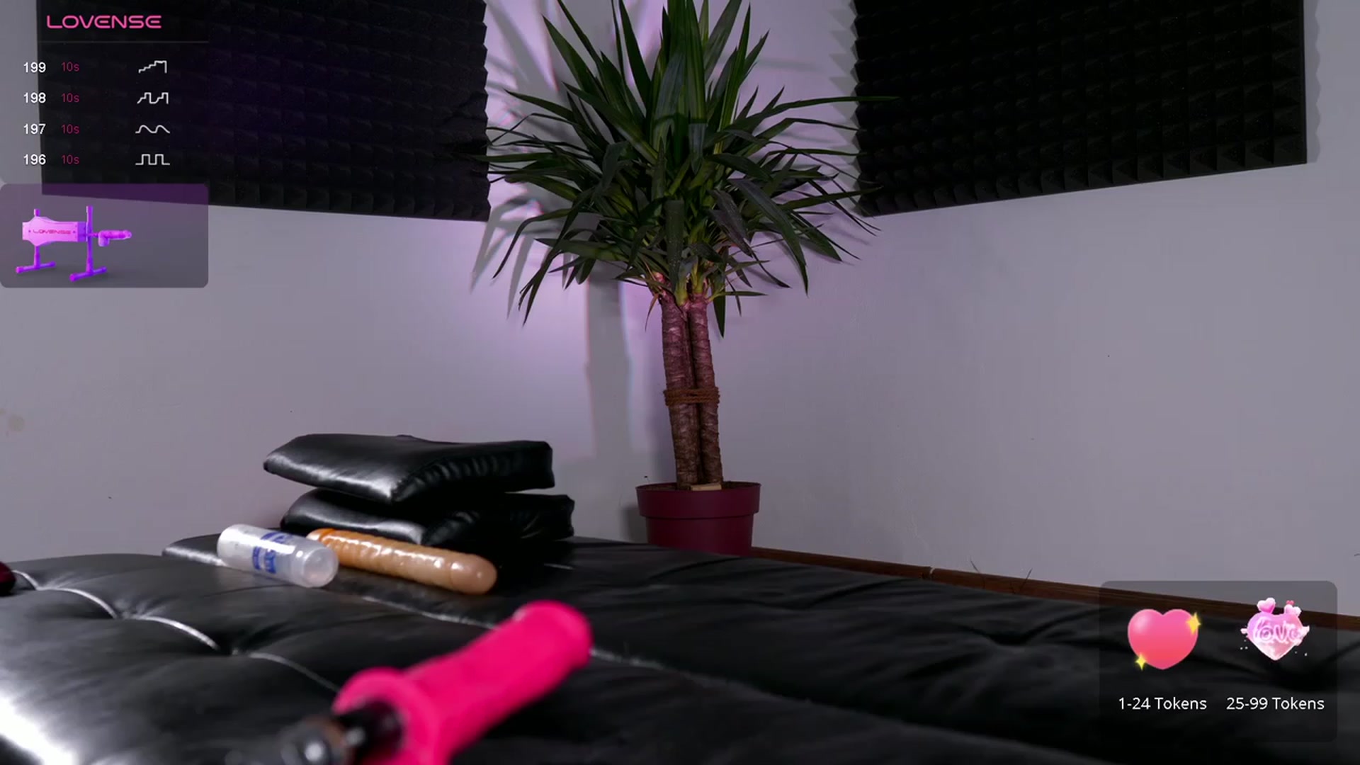 Gallery image thumbnail from NiceHotJob's myfreecams stream on, 11/22/2023, 22:08 image 13 of 20