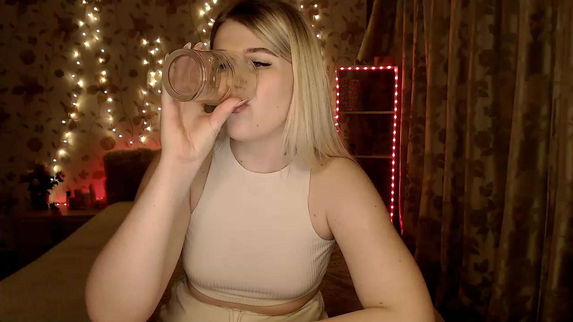 Gallery image thumbnail from Nice_Ass007's myfreecams stream on, 04/26/2023, 19:45 image 13 of 20