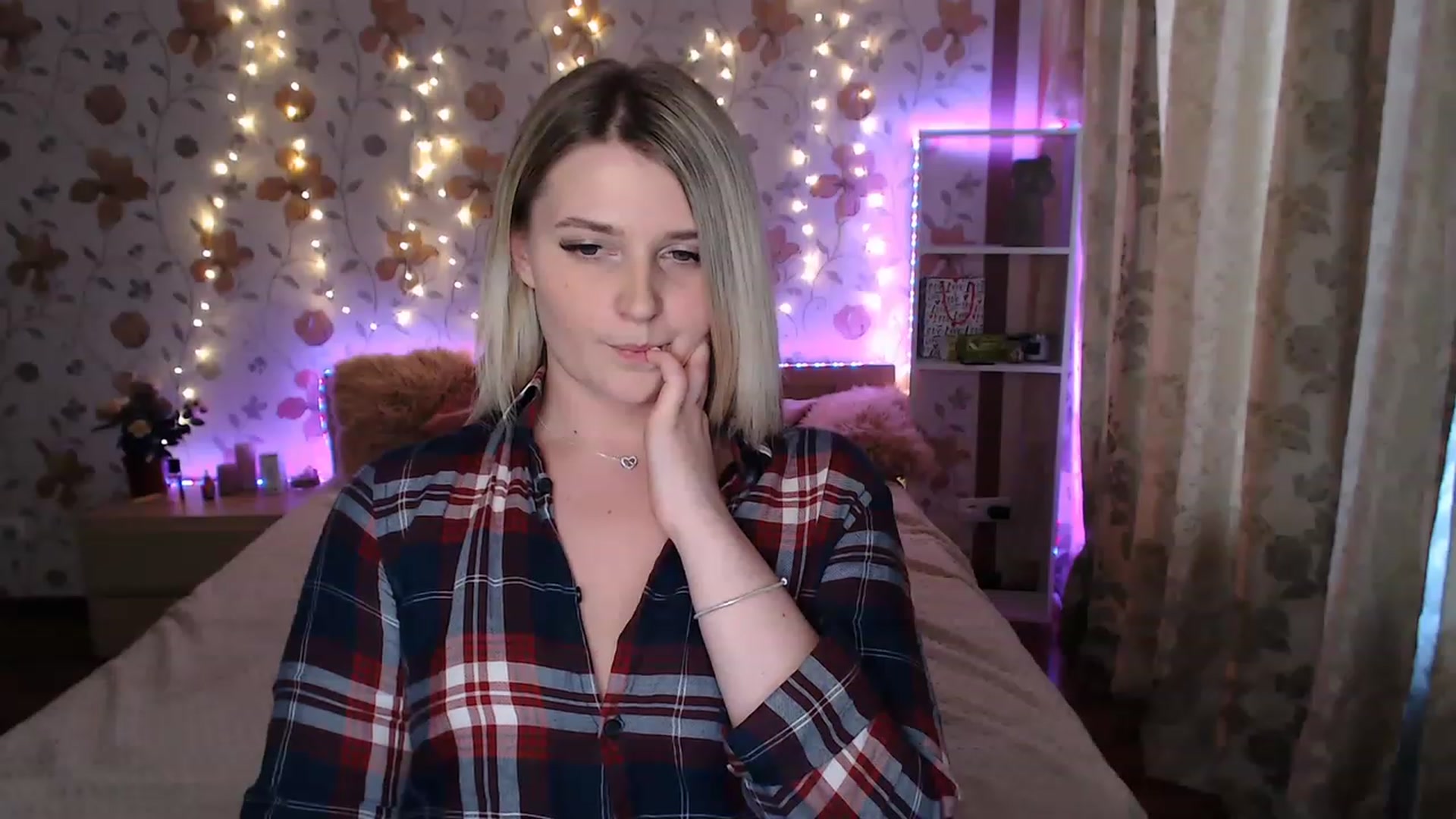 Gallery image thumbnail from Nice_Ass007's myfreecams stream on, 05/13/2023, 02:47 image 13 of 20