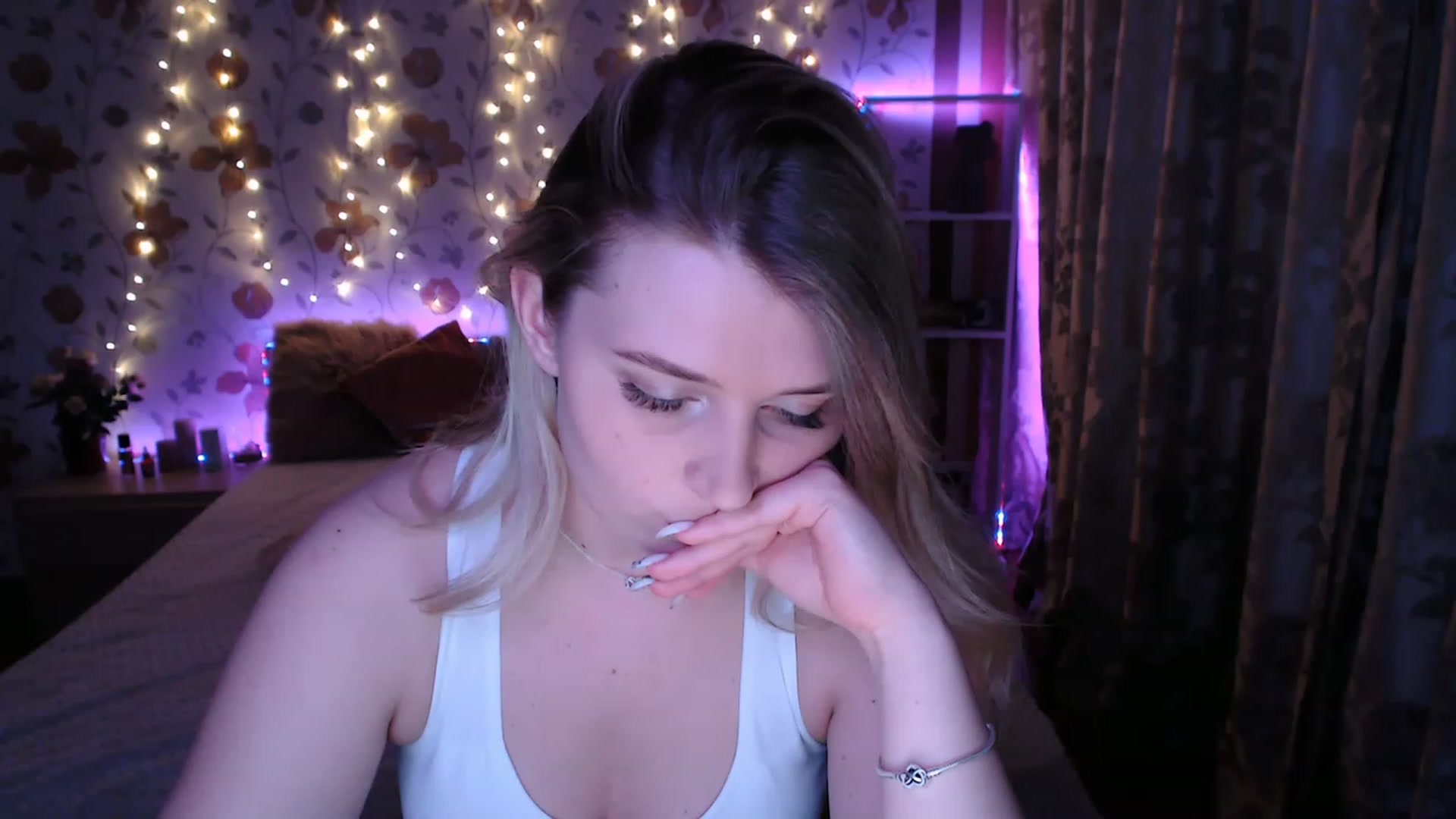 Gallery image thumbnail from Nice_Ass007's myfreecams stream on, 05/17/2023, 01:14 image 6 of 20