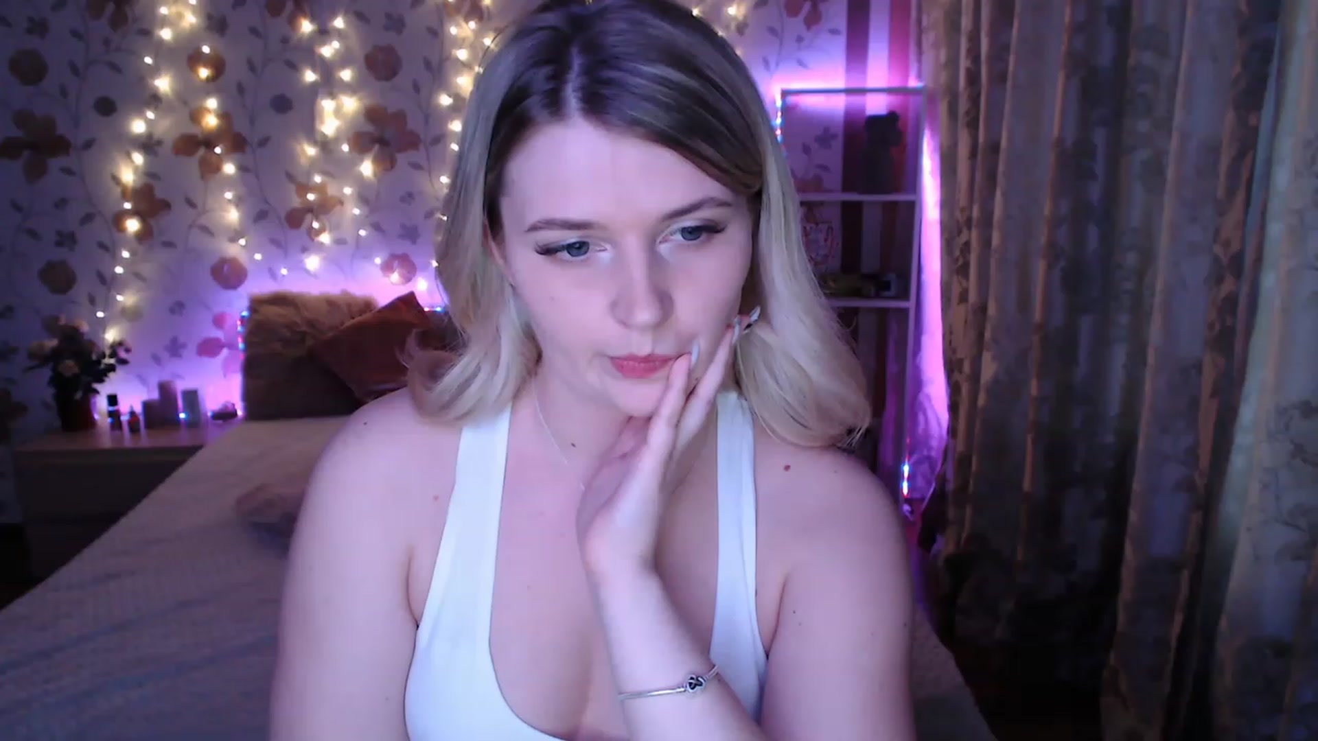 Gallery image thumbnail from Nice_Ass007's myfreecams stream on, 05/17/2023, 02:55 image 10 of 20