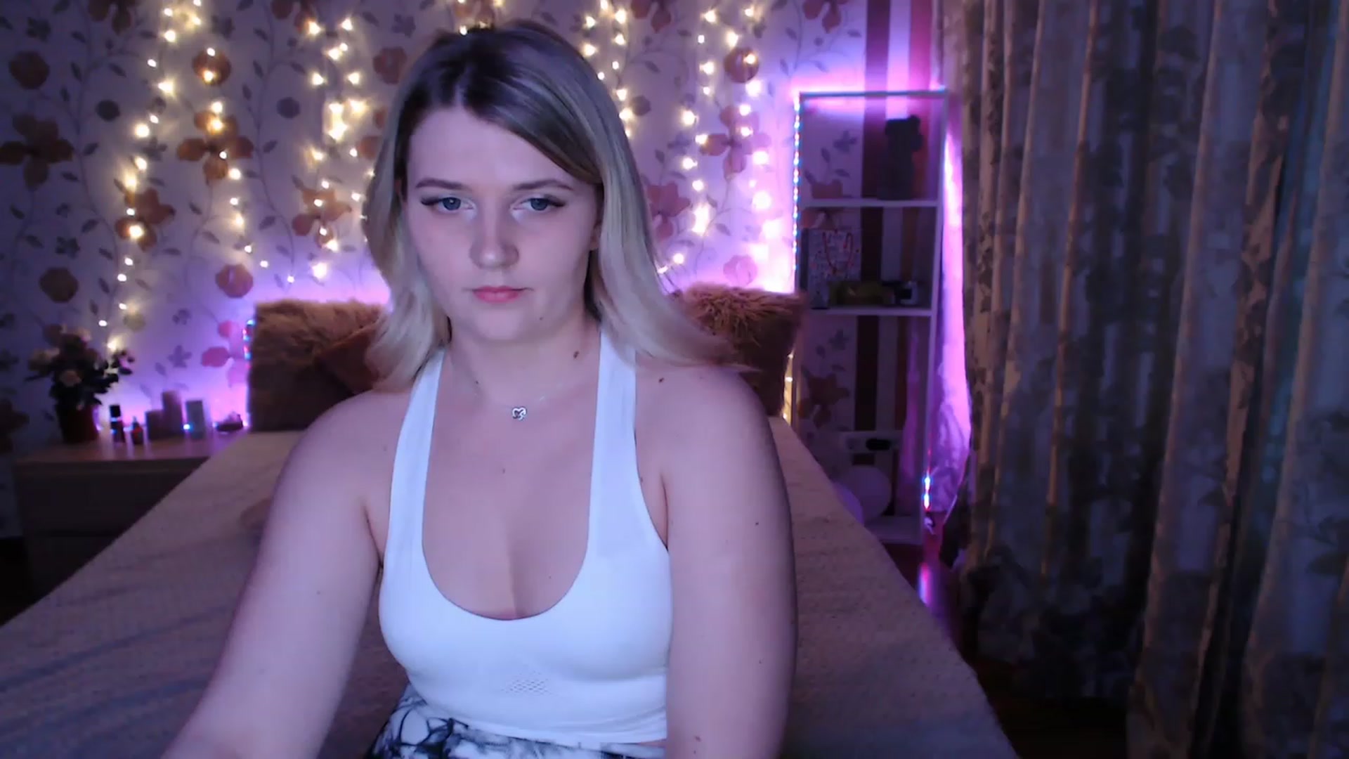 Gallery image thumbnail from Nice_Ass007's myfreecams stream on, 05/17/2023, 02:55 image 6 of 20