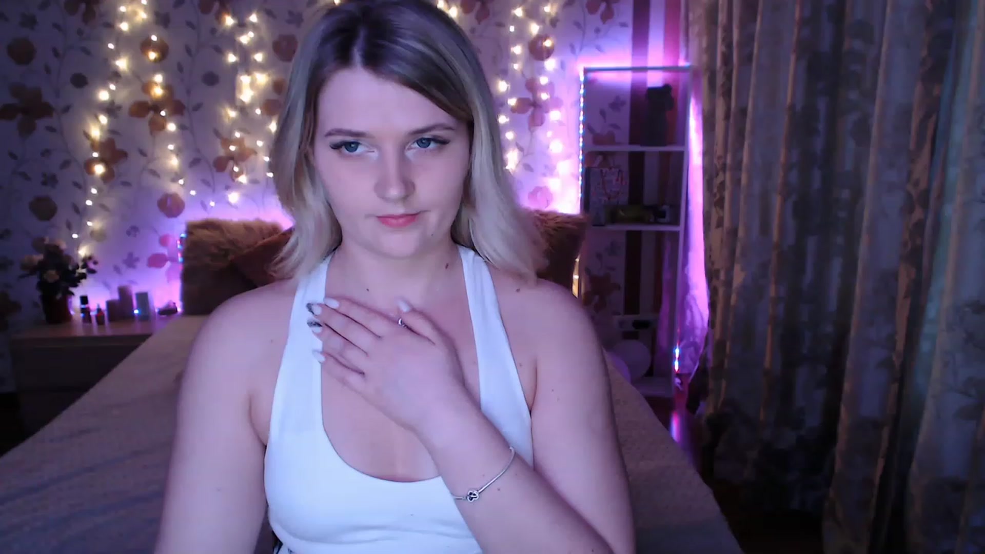 Gallery image thumbnail from Nice_Ass007's myfreecams stream on, 05/17/2023, 02:55 image 8 of 20
