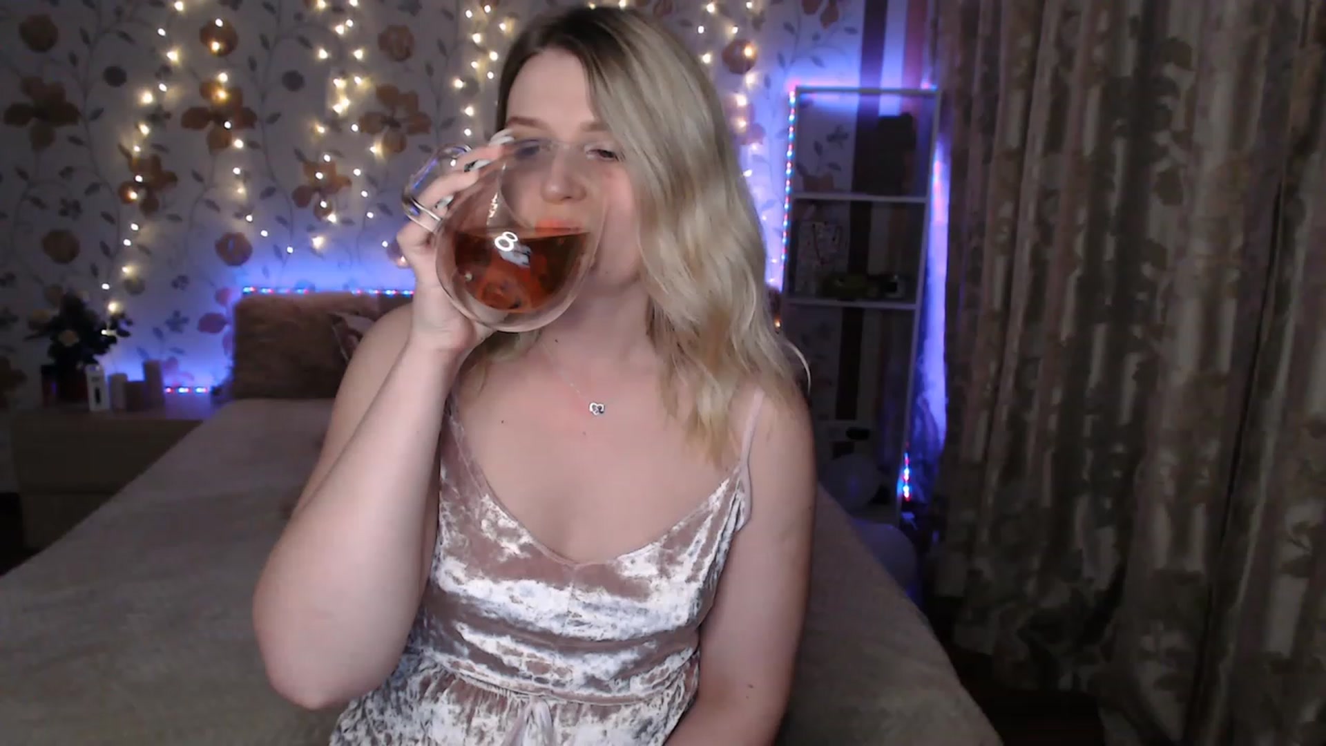Gallery image thumbnail from Nice_Ass007's myfreecams stream on, 05/22/2023, 21:42 image 1 of 20