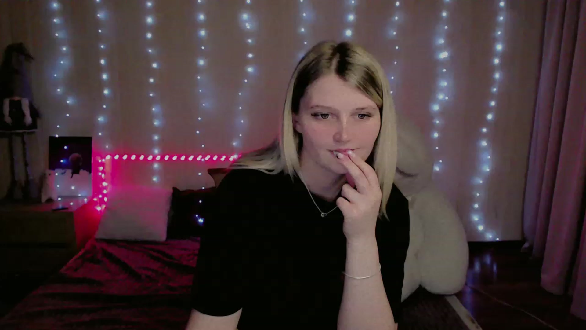 Gallery image thumbnail from Nice_Ass007's myfreecams stream on, 05/24/2023, 01:24 image 16 of 20