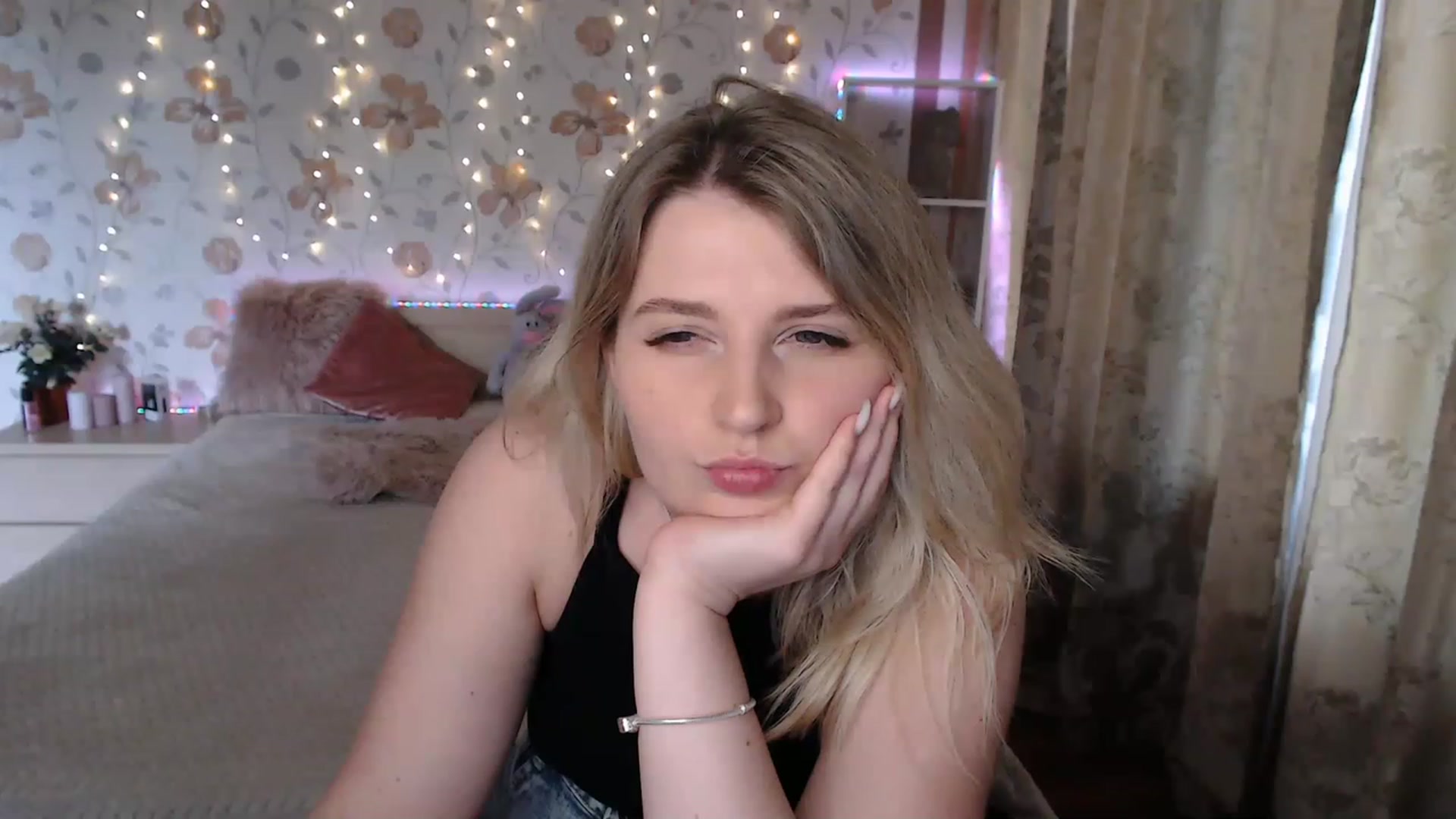 Gallery image thumbnail from Nice_Ass007's myfreecams stream on, 05/25/2023, 15:56 image 19 of 20