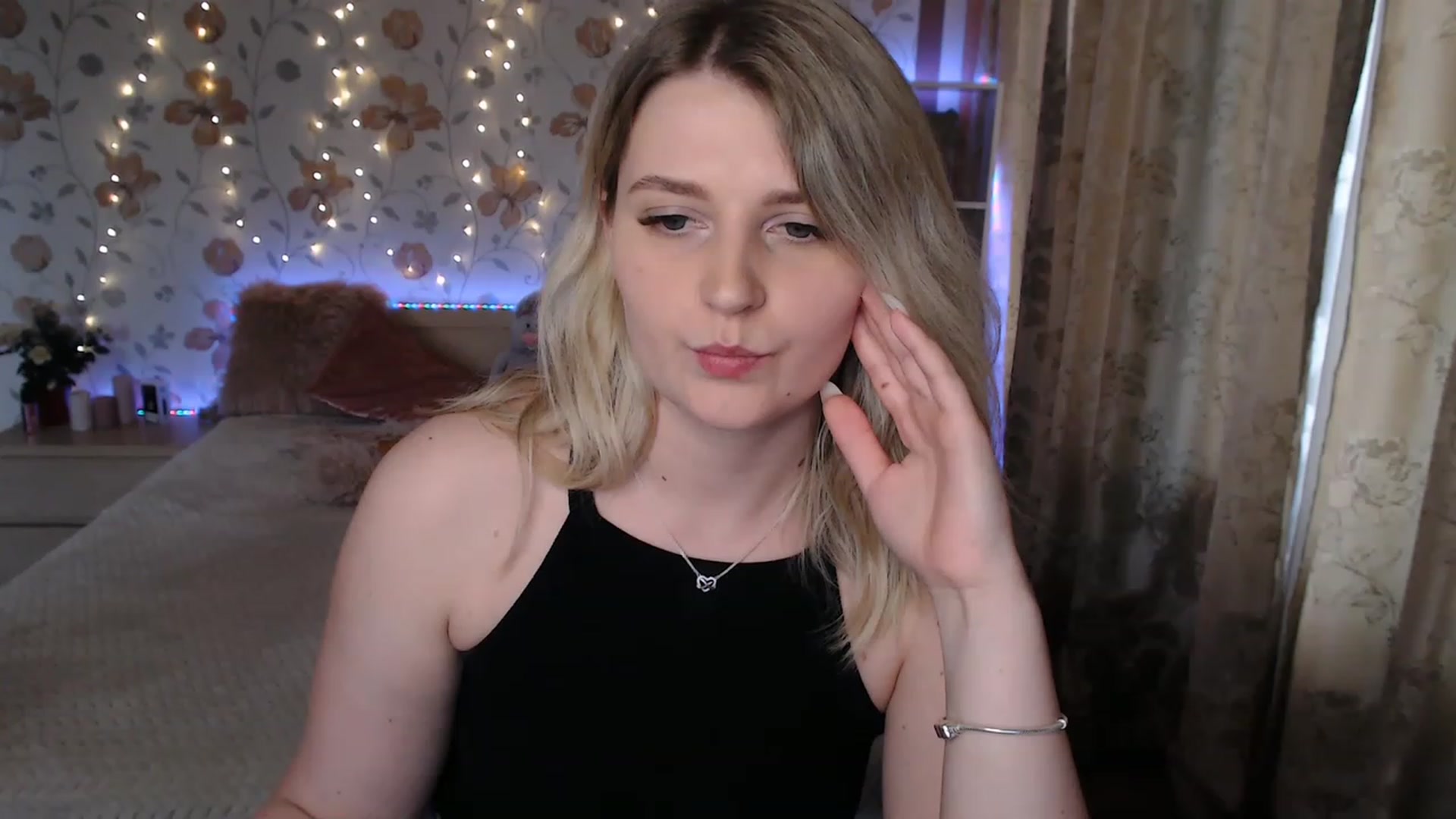 Gallery image thumbnail from Nice_Ass007's myfreecams stream on, 05/25/2023, 16:57 image 6 of 20