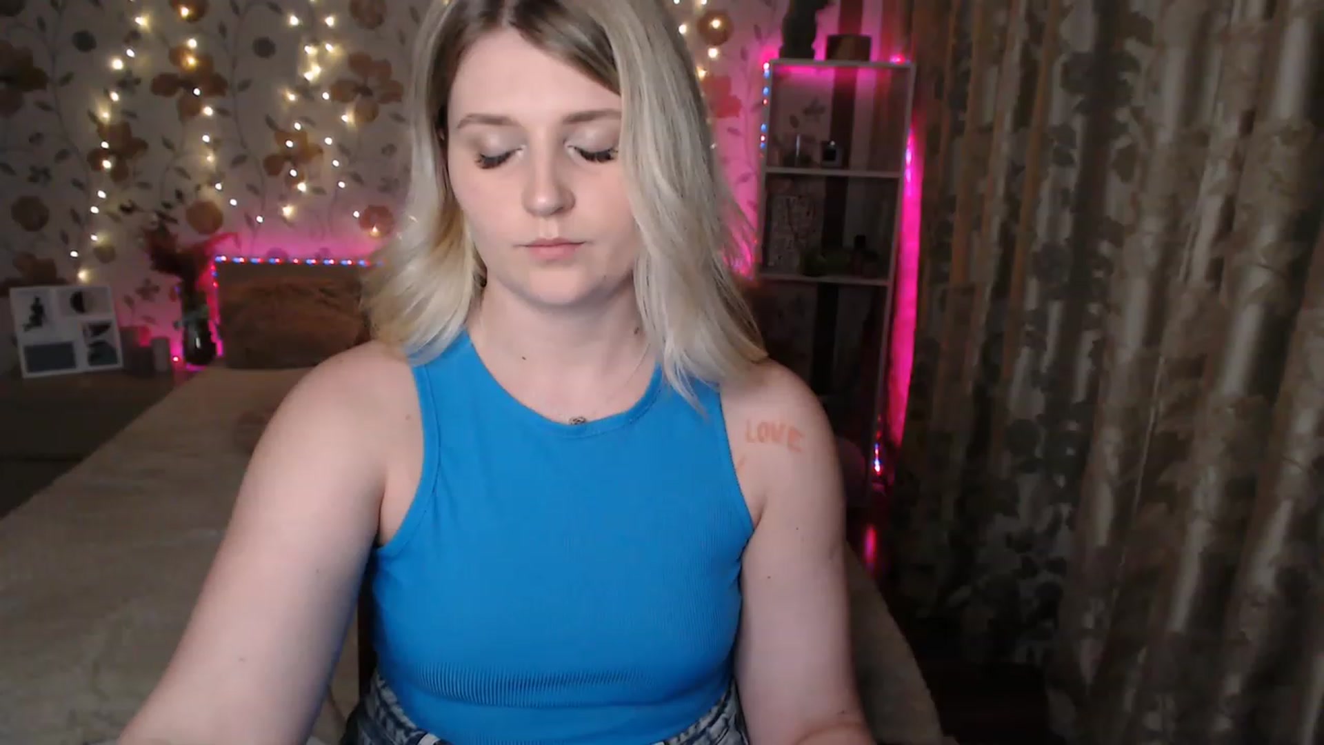 Gallery image thumbnail from Nice_Ass007's myfreecams stream on, 06/02/2023, 21:08 image 11 of 20
