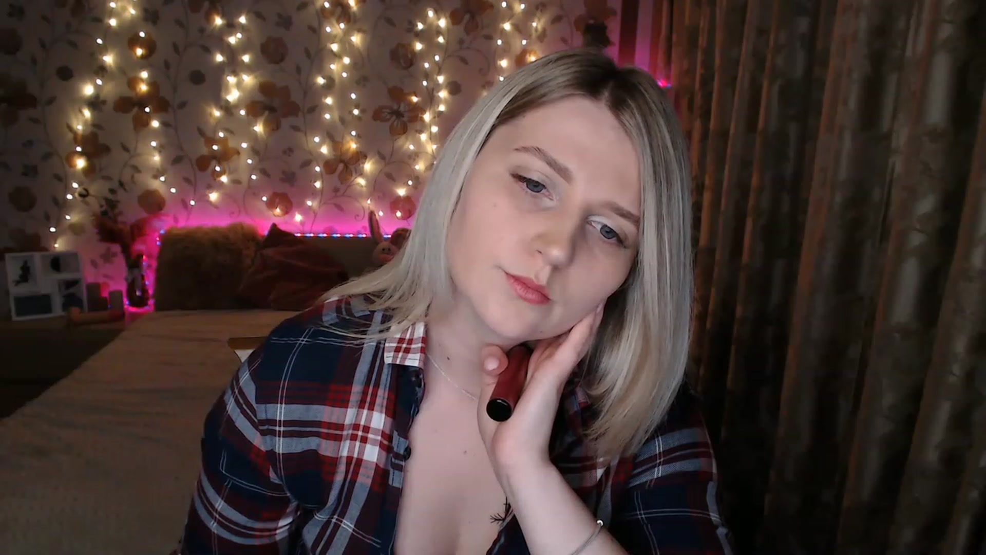 Gallery image thumbnail from Nice_Ass007's myfreecams stream on, 06/13/2023, 23:05 image 17 of 20
